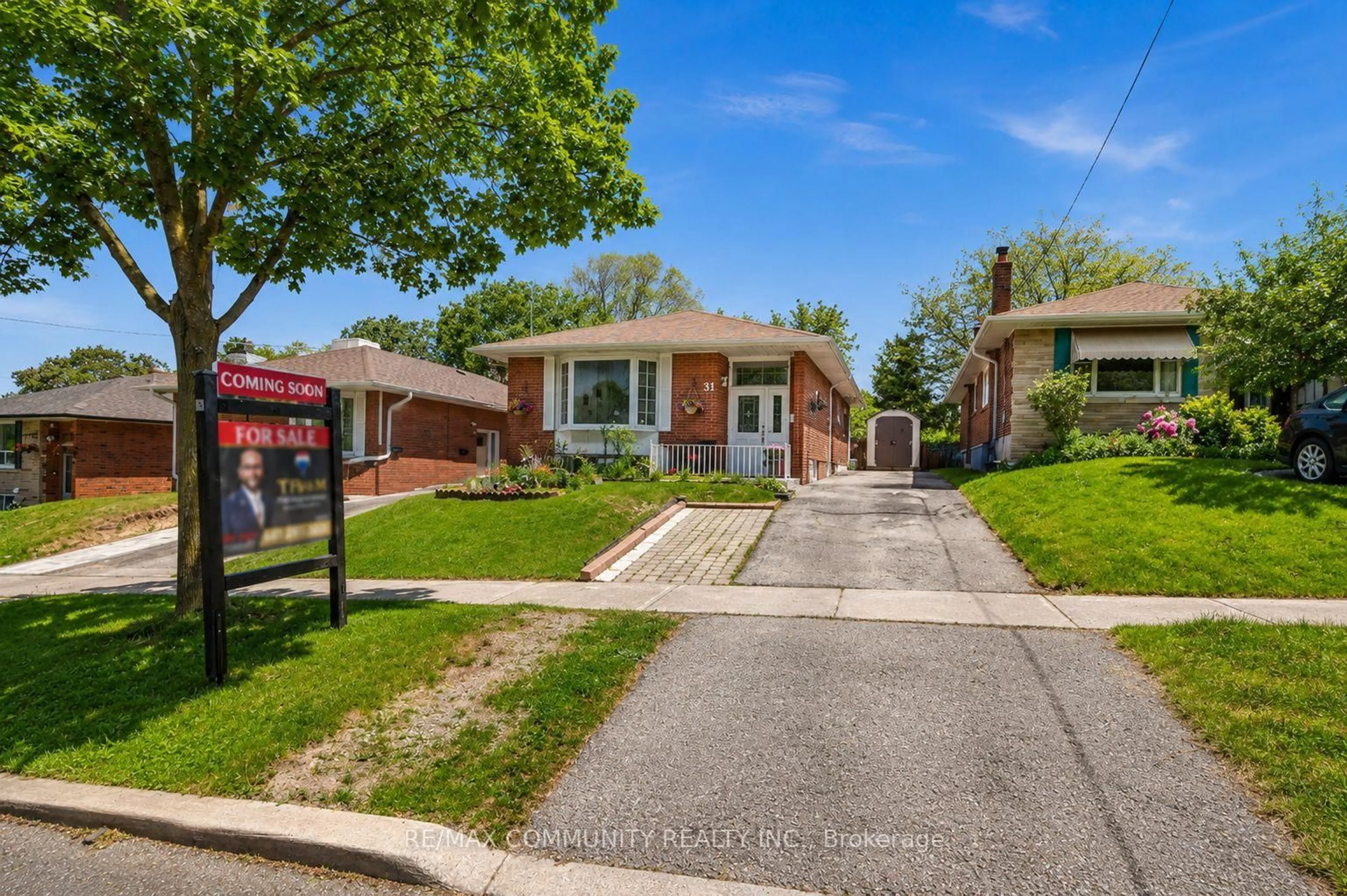 Home with brick exterior material, street for 31 Kilbride Rd, Toronto Ontario M1J 1X6
