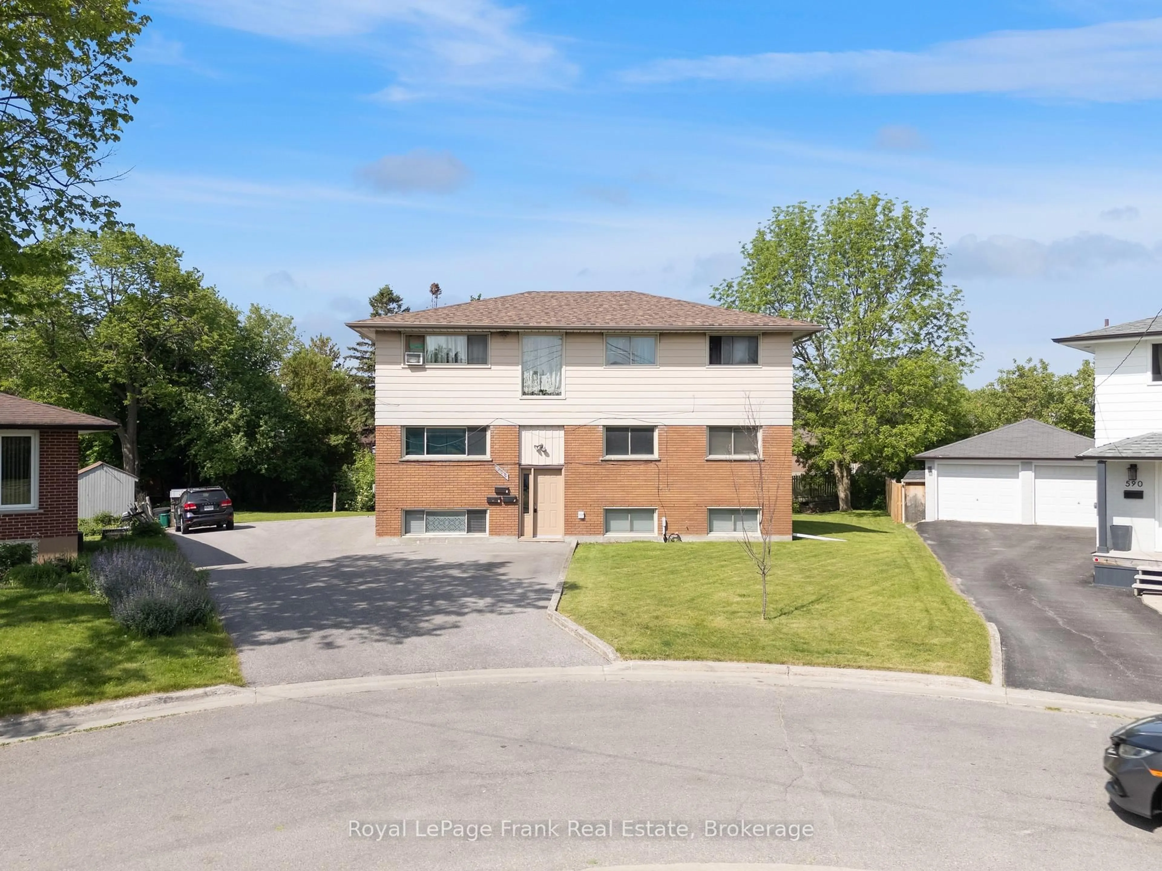 A pic from outside/outdoor area/front of a property/back of a property/a pic from drone, building for 596 Talbot Crt, Oshawa Ontario L1J 2E8