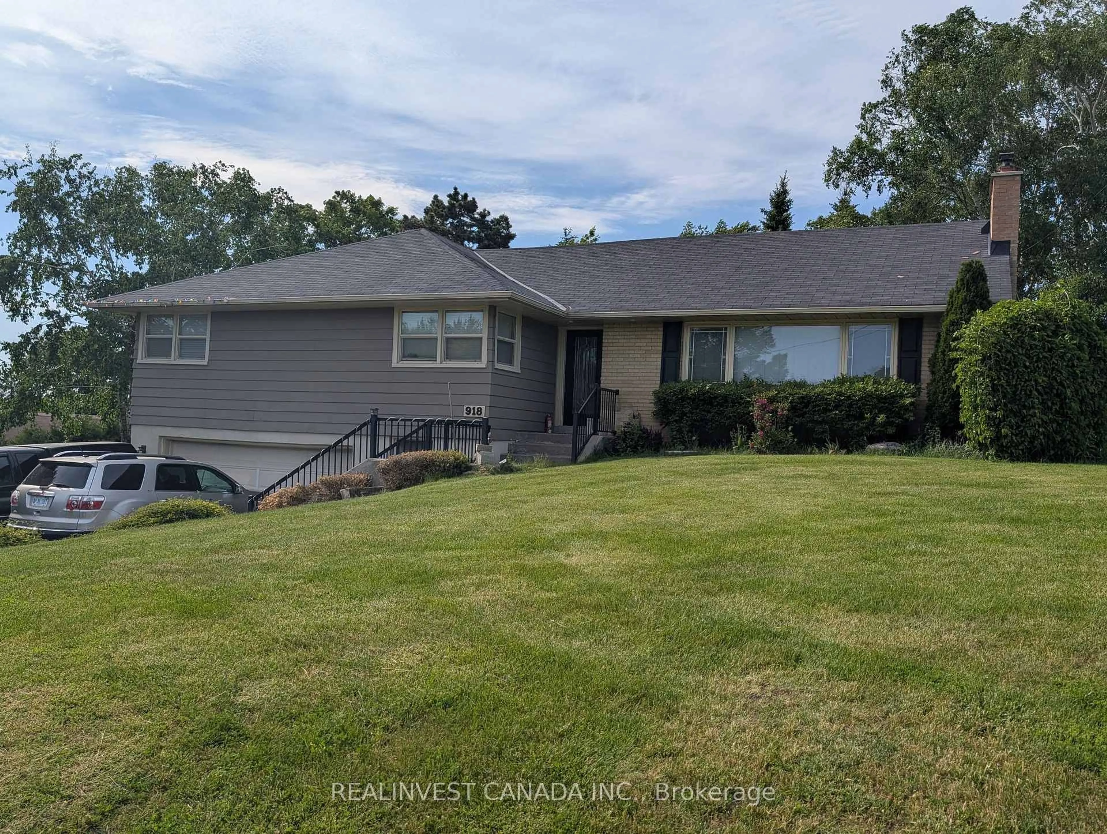A pic from outside/outdoor area/front of a property/back of a property/a pic from drone, water/lake/river/ocean view for 918 Pinecrest Rd, Oshawa Ontario L1K 2B2