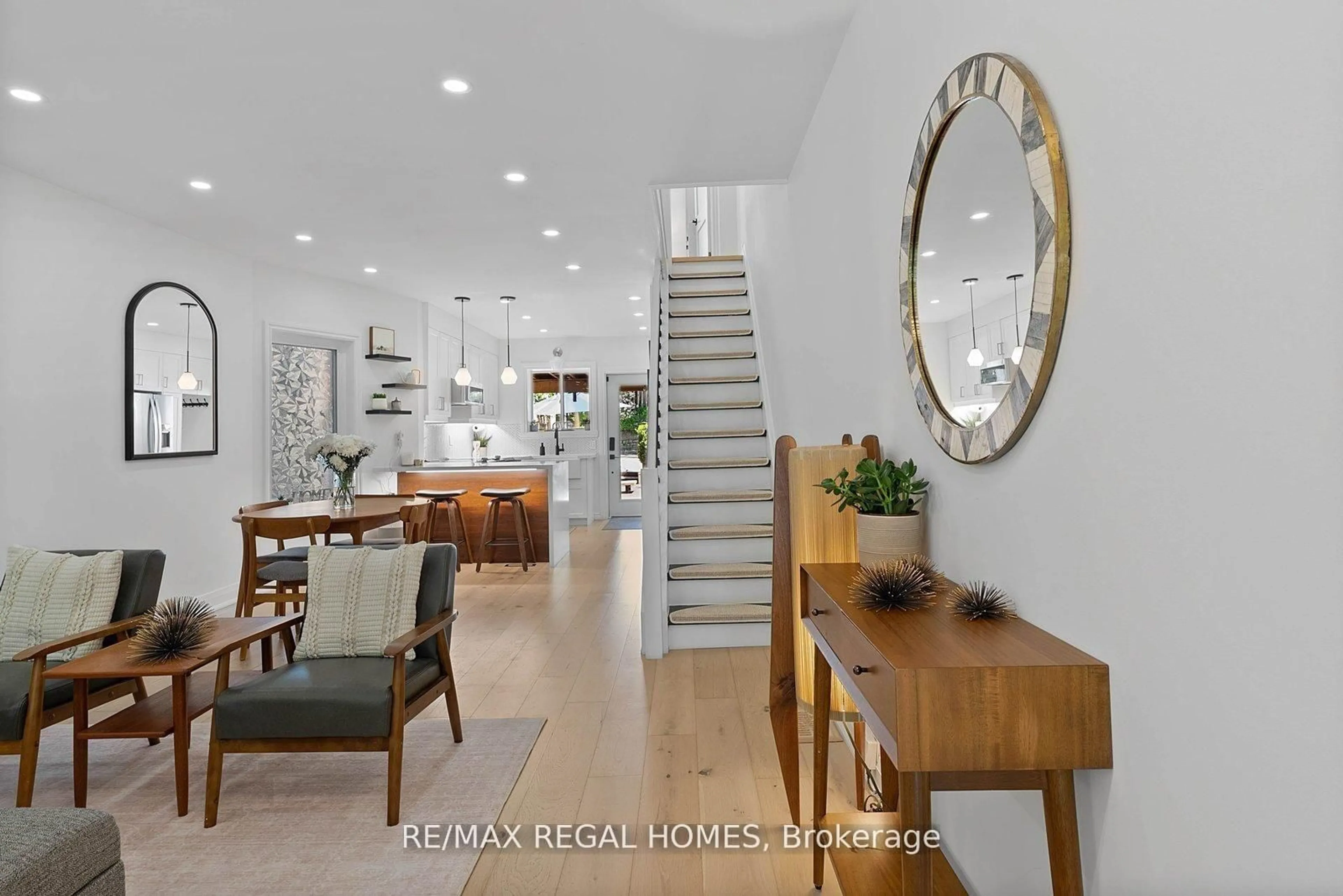 Indoor entryway for 459 Ashdale Ave, Toronto Ontario M4L 2Z3
