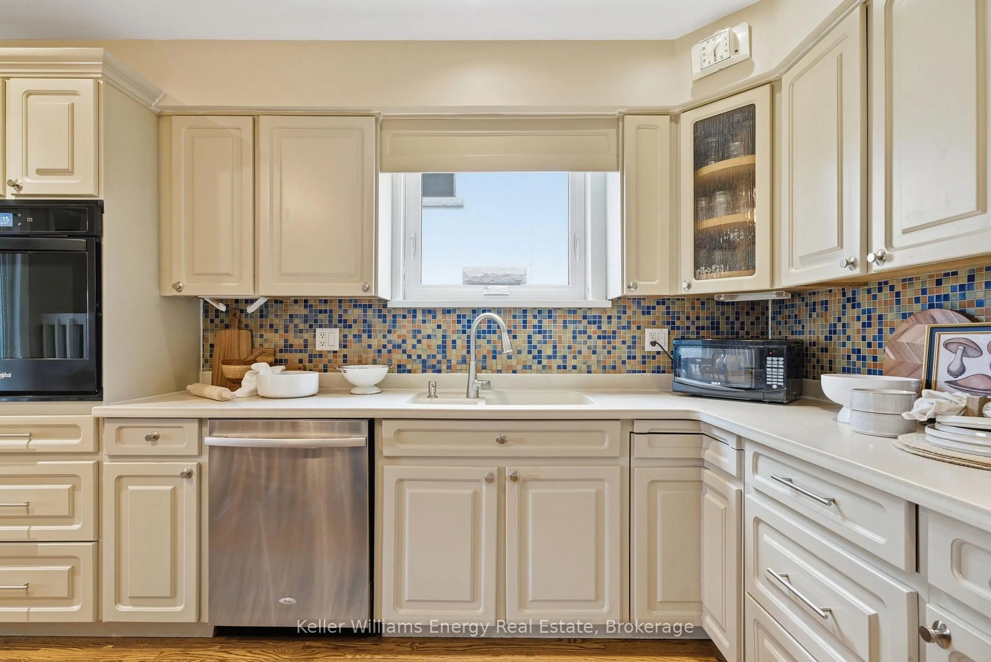 Unknown for 452 Simcoe St, Oshawa Ontario L1G 4T6