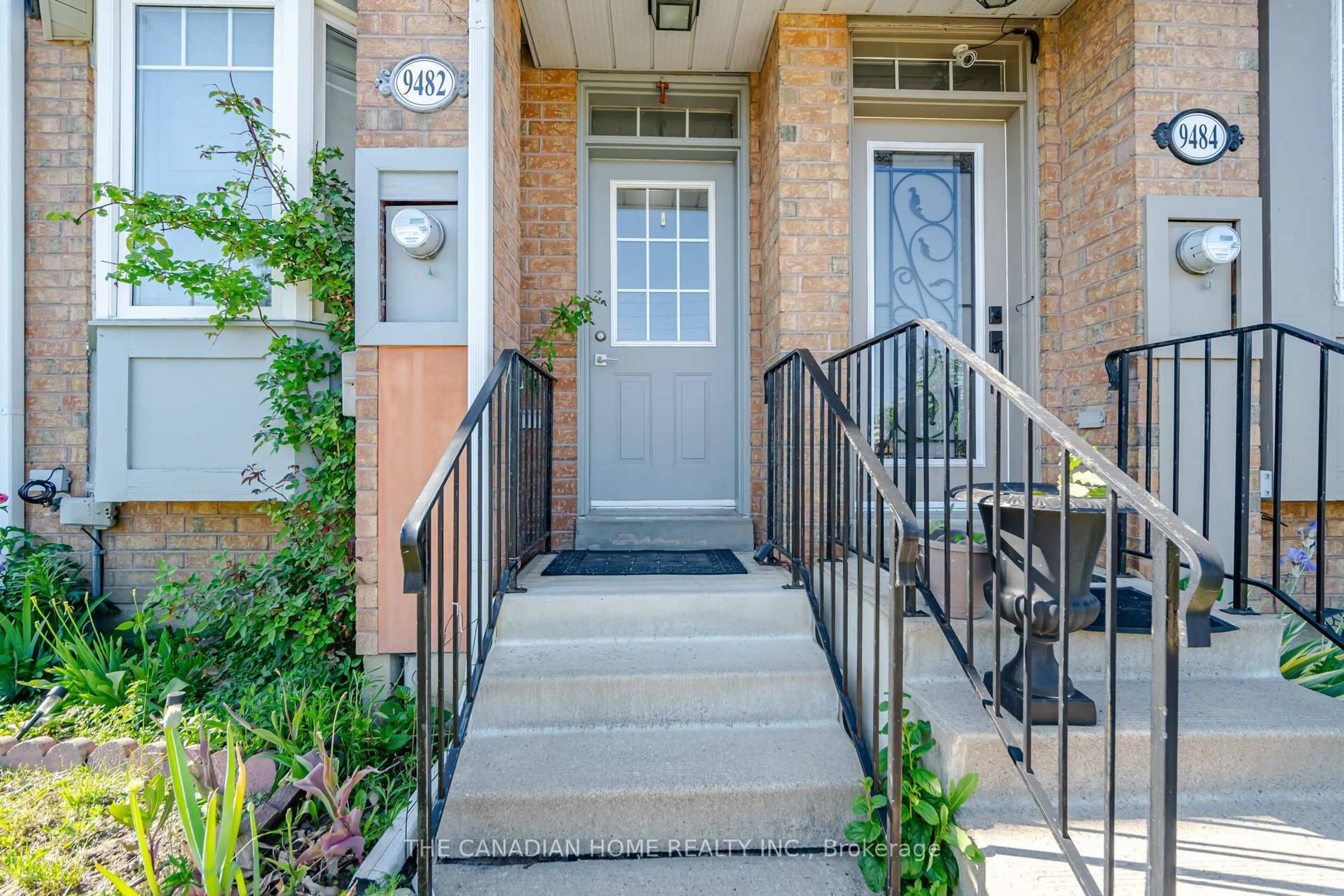 Indoor entryway for 9482 Sheppard Ave, Toronto Ontario M1B 5Z4