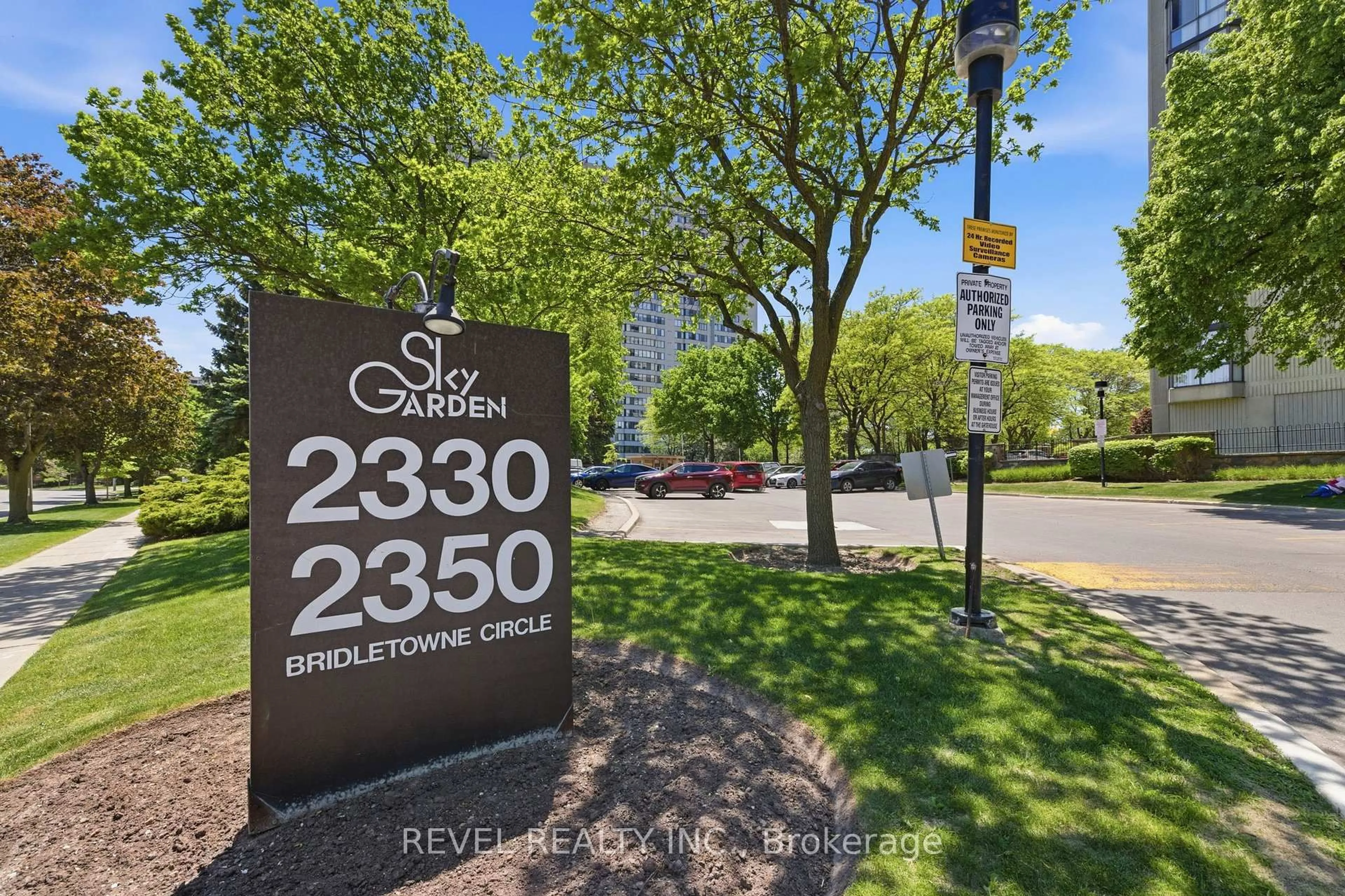 Indoor foyer for 2330 Bridletowne Circ #Ph06, Toronto Ontario M1W 3P6