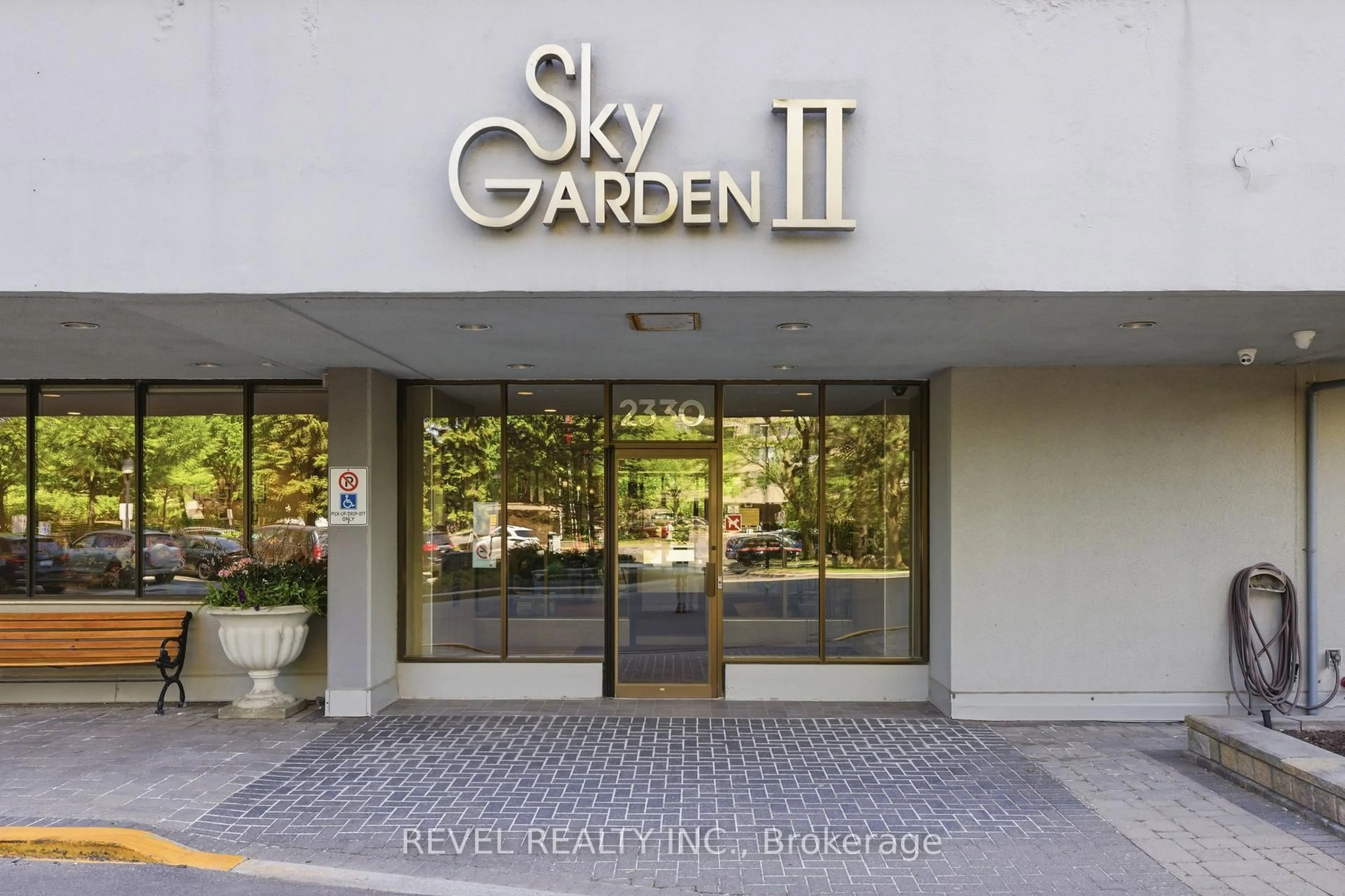 Indoor foyer for 2330 Bridletowne Circ #Ph06, Toronto Ontario M1W 3P6