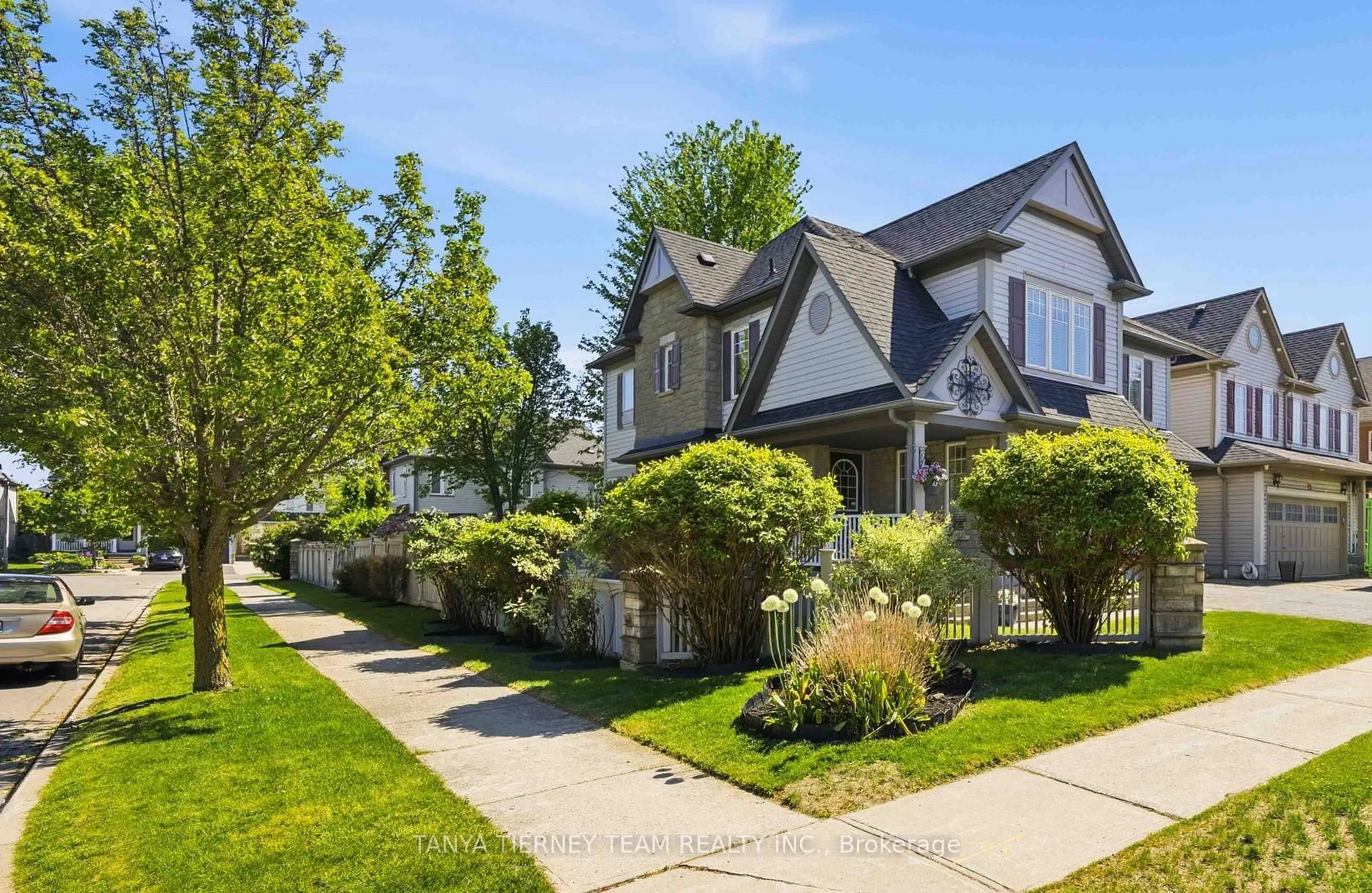 Unknown for 17 Robert Attersley Dr, Whitby Ontario L1R 3E3