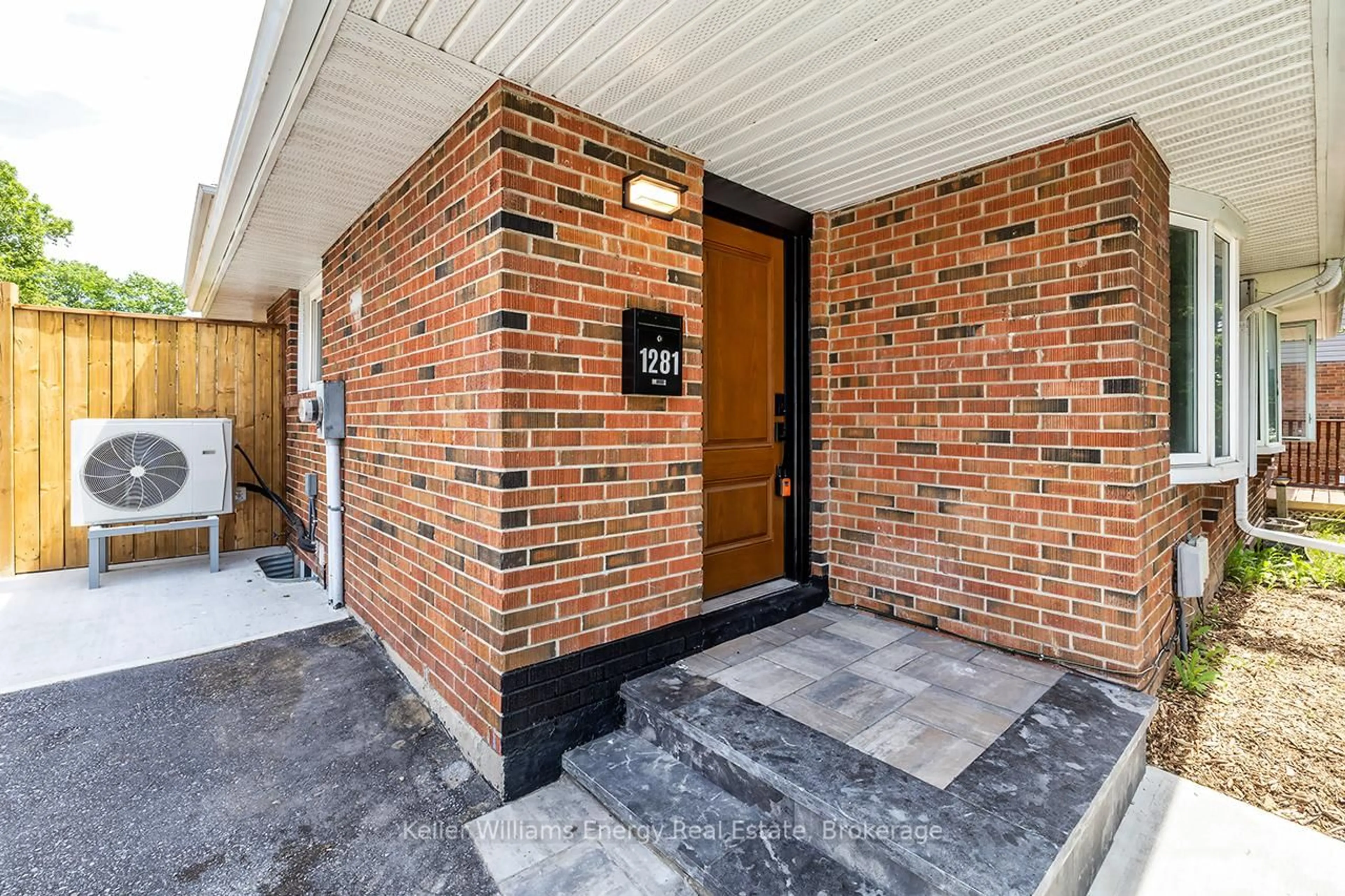 Unknown for 1281 Oxford St, Oshawa Ontario L1J 3W5