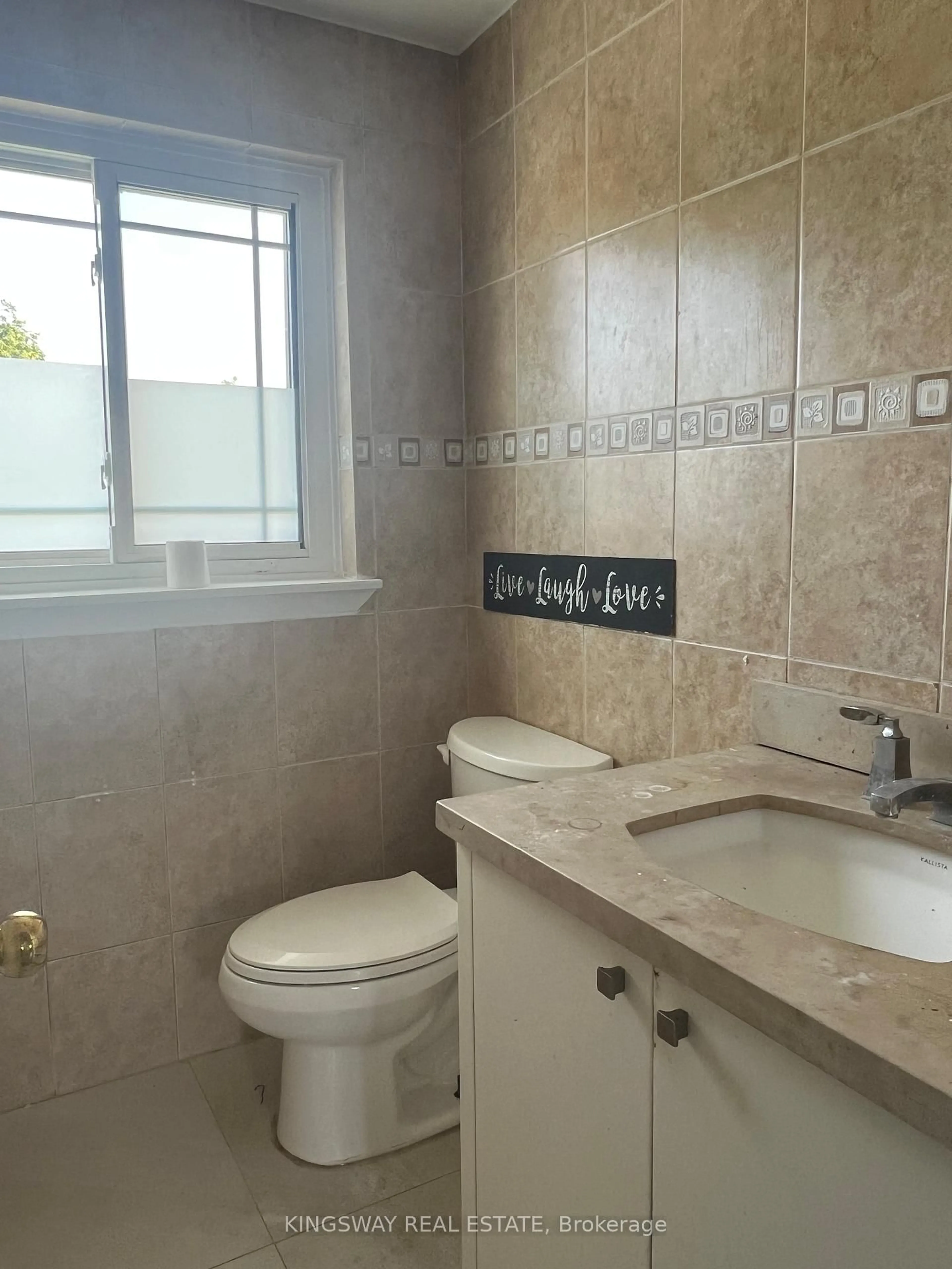 Standard bathroom, ceramic/tile floor for 18 Gemshaw Cres, Toronto Ontario M1B 1L4
