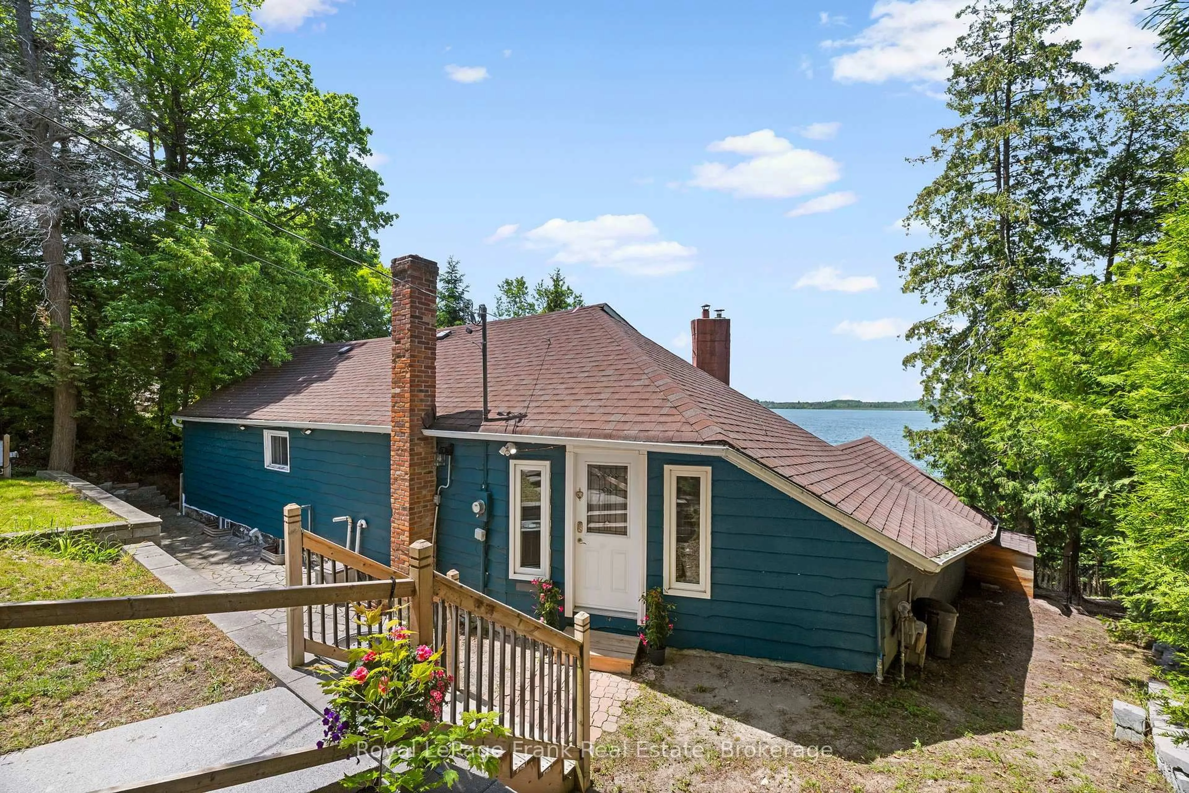 A pic from outside/outdoor area/front of a property/back of a property/a pic from drone, water/lake/river/ocean view for 24 Pettet Dr, Scugog Ontario L9L 1B4