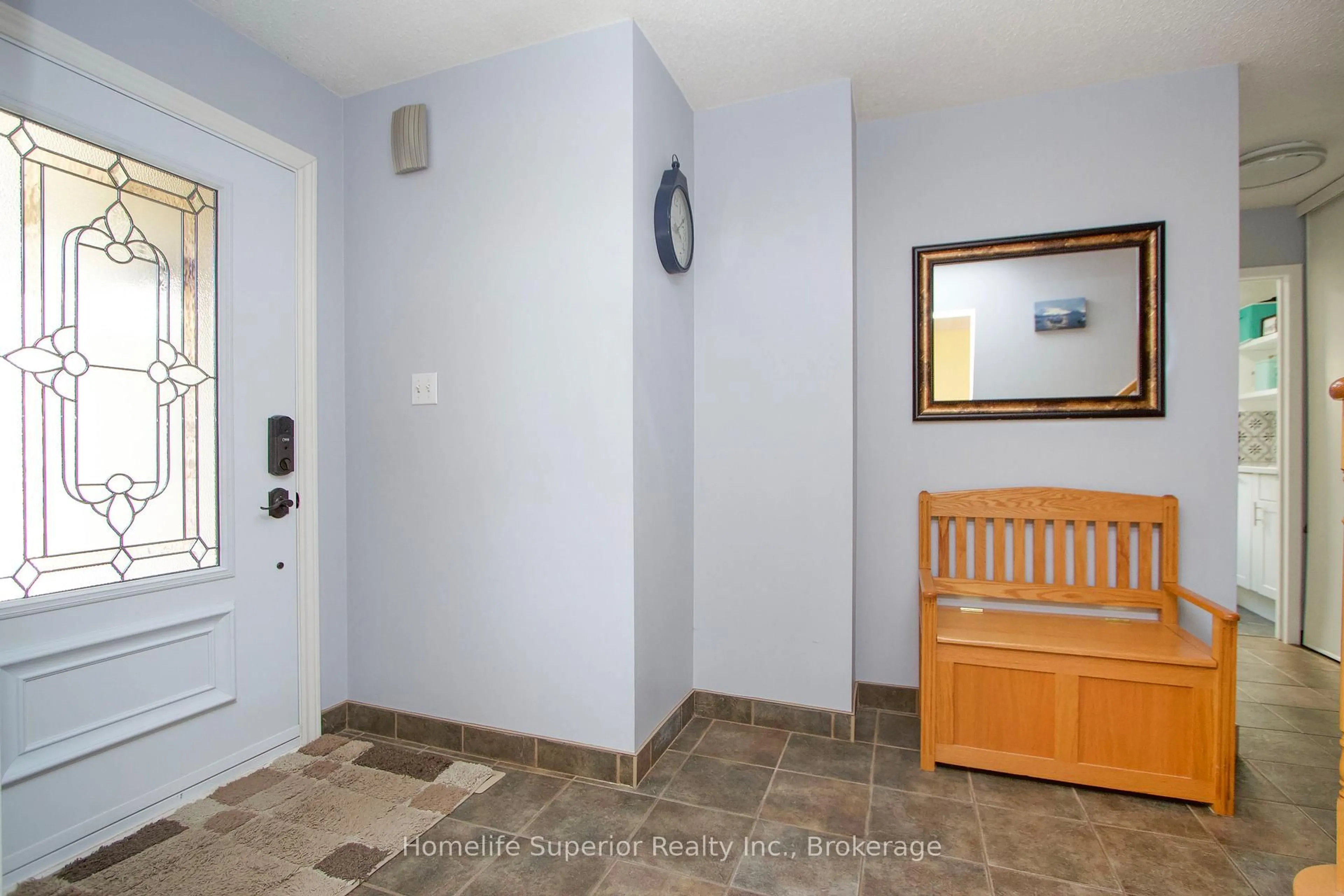 Indoor entryway for 122 Sandringham Dr, Clarington Ontario L1E 1Y6