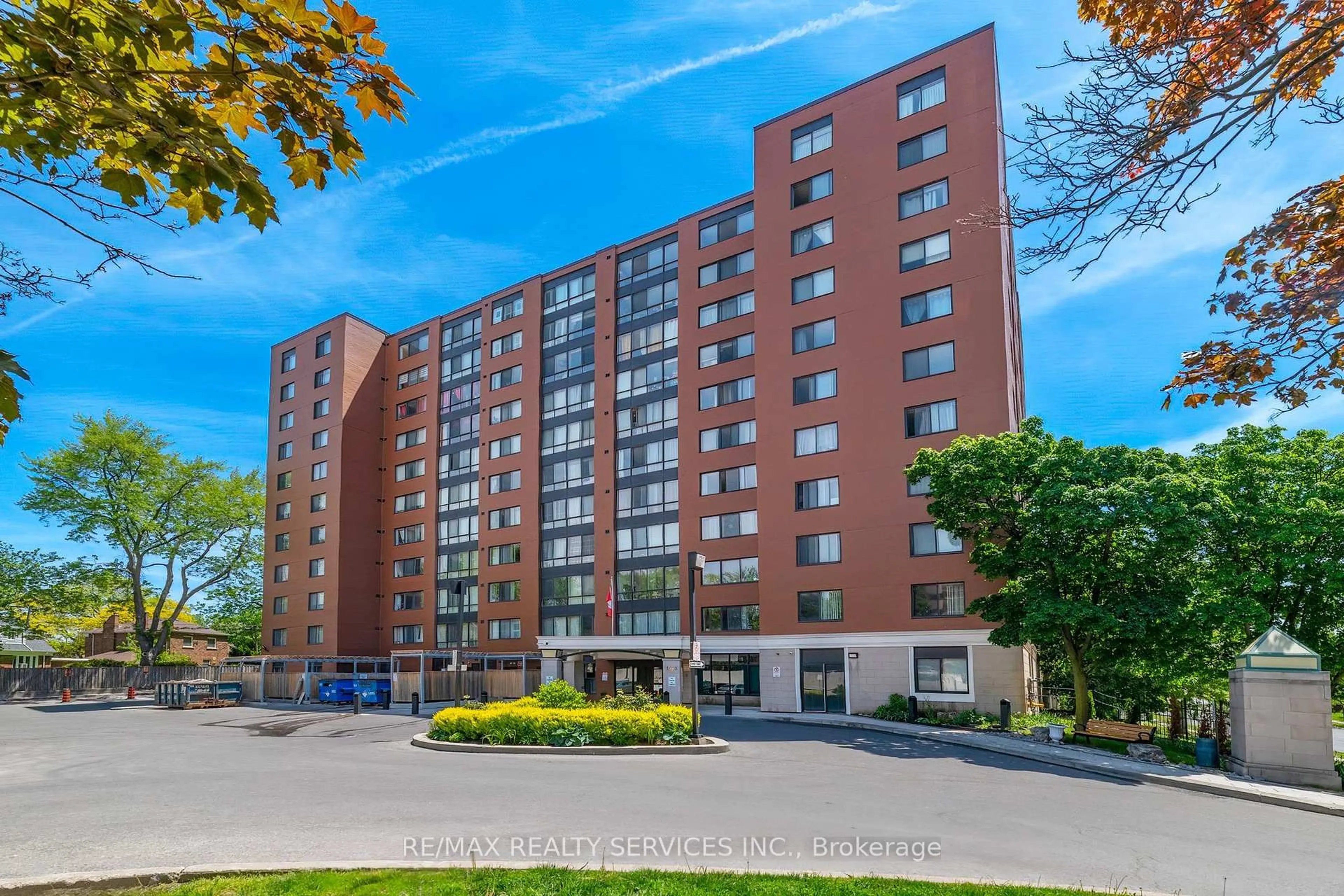 Patio, building for 1665 Victoria Park Ave #208, Toronto Ontario M1R 5E5