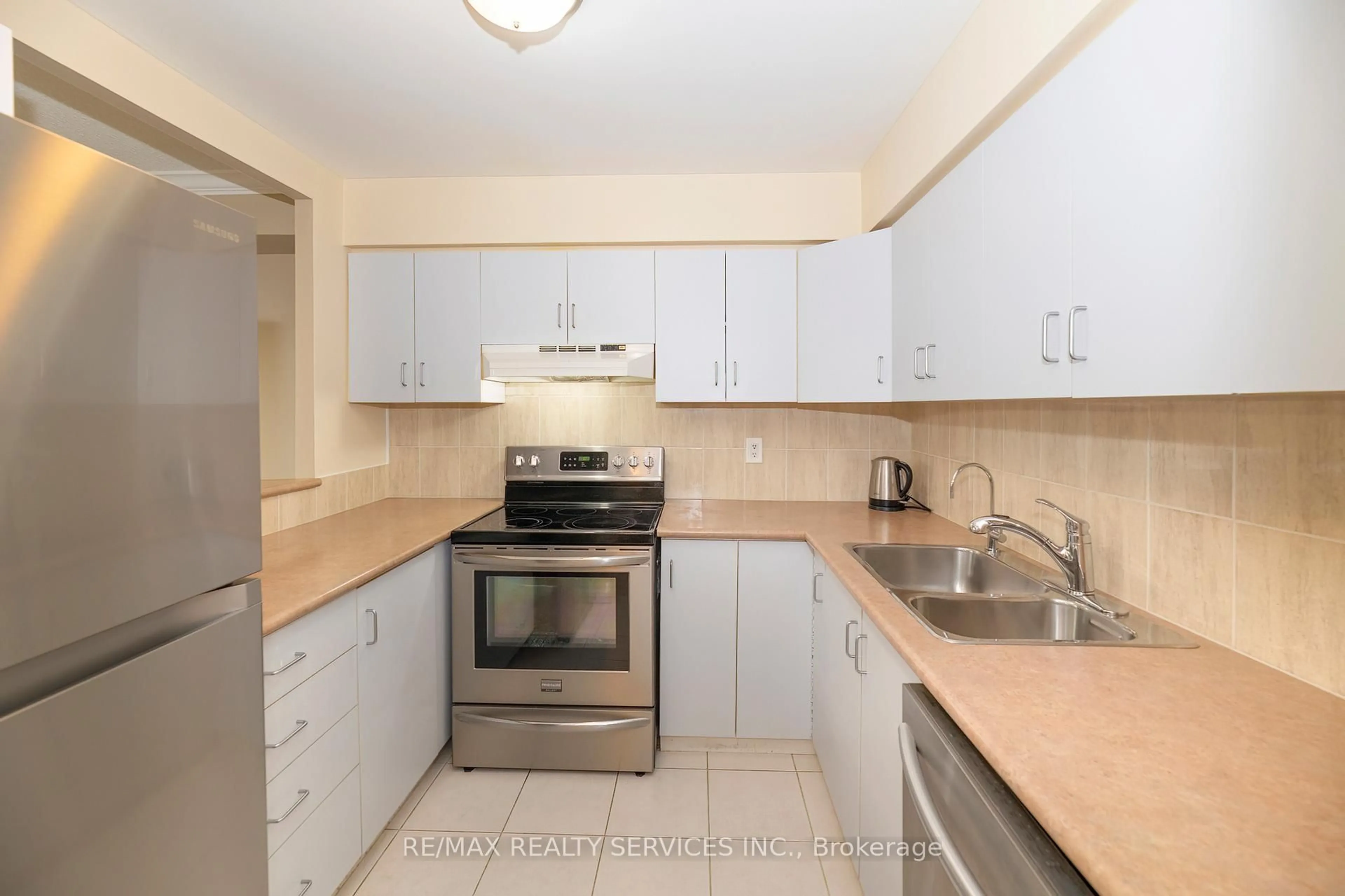 Standard kitchen, unknown for 1665 Victoria Park Ave #208, Toronto Ontario M1R 5E5