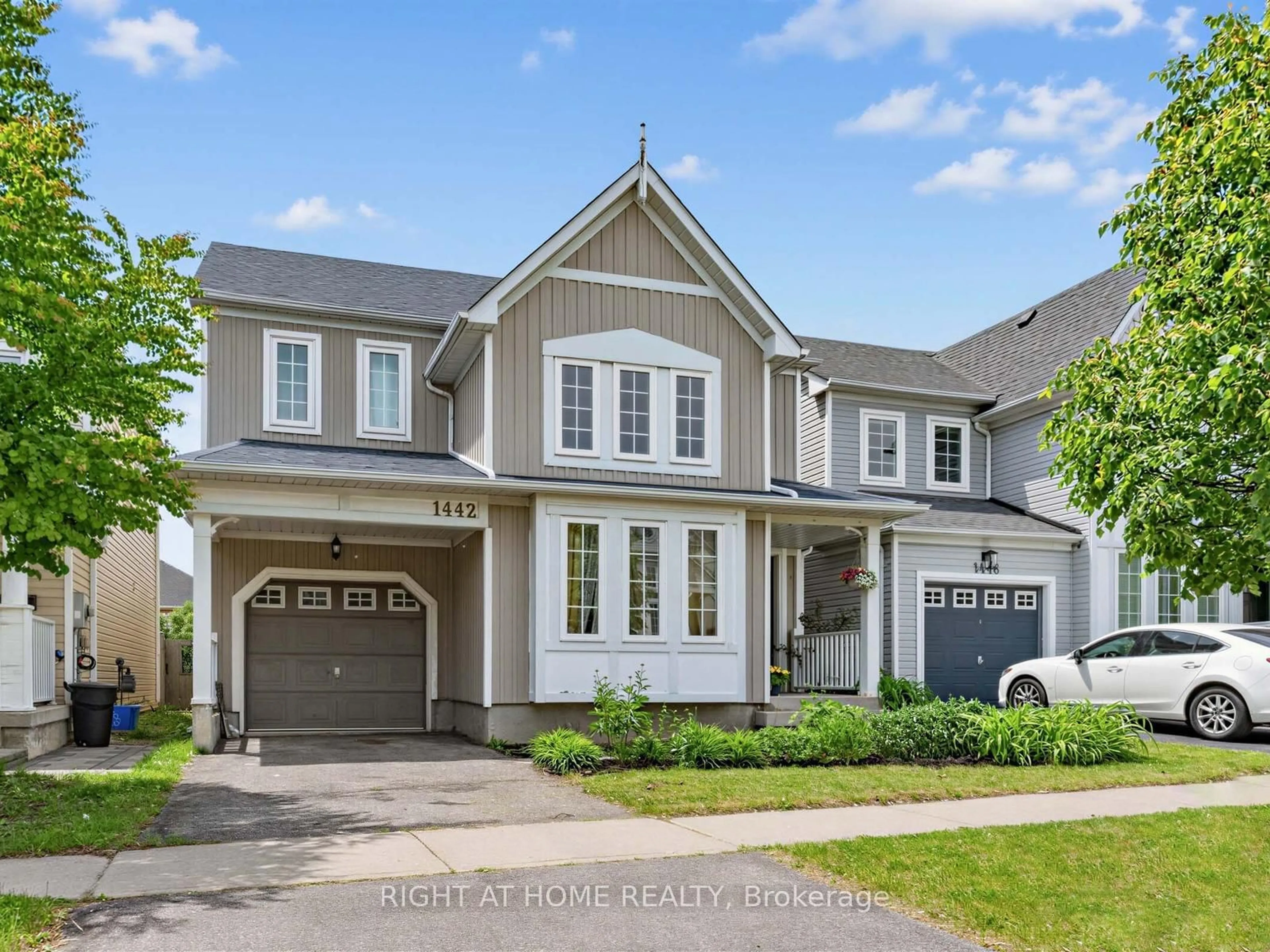 Home with vinyl exterior material, street for 1442 Bridgeport St, Oshawa Ontario L1K 2P5