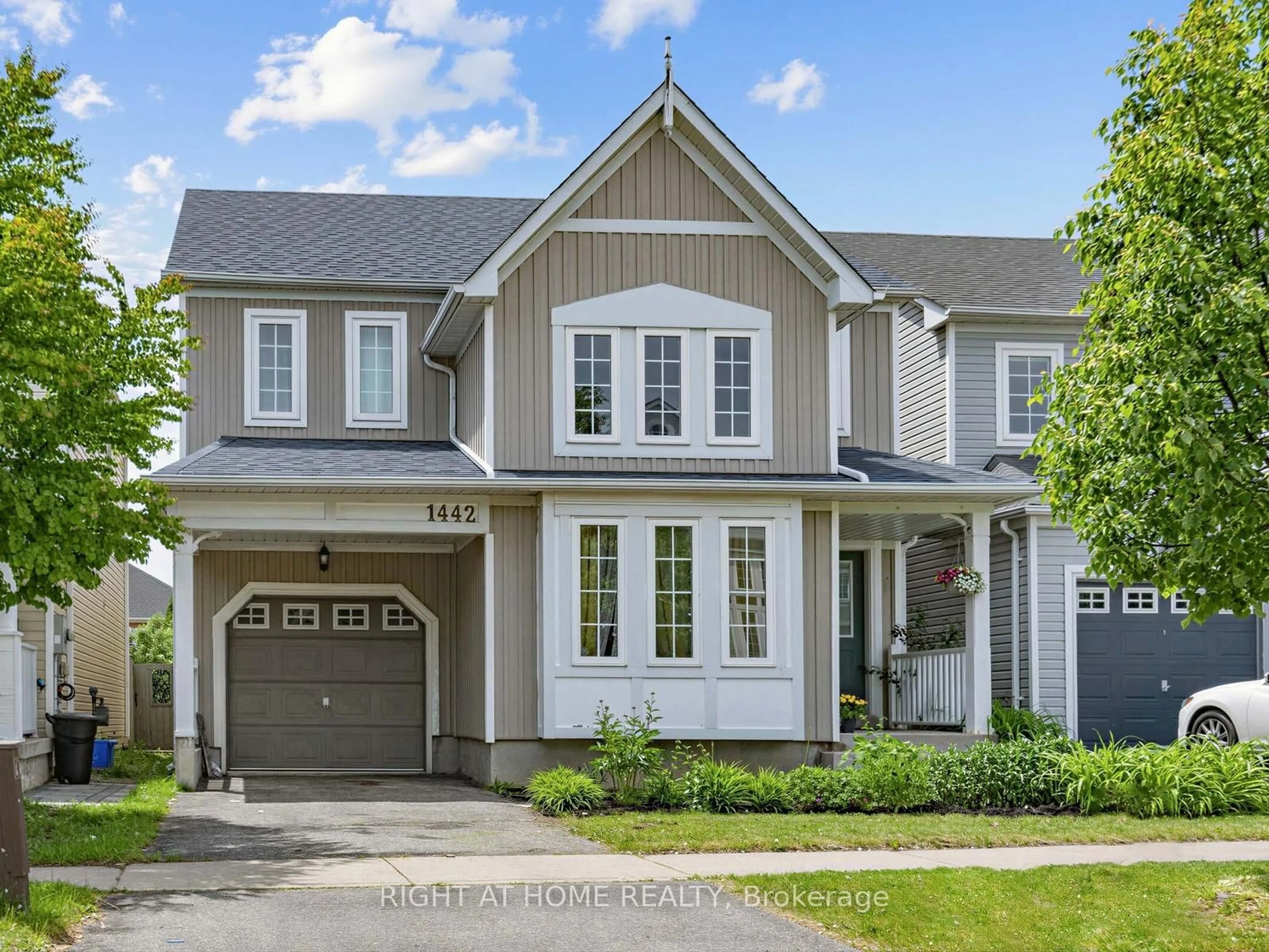 Home with vinyl exterior material, street for 1442 Bridgeport St, Oshawa Ontario L1K 2P5