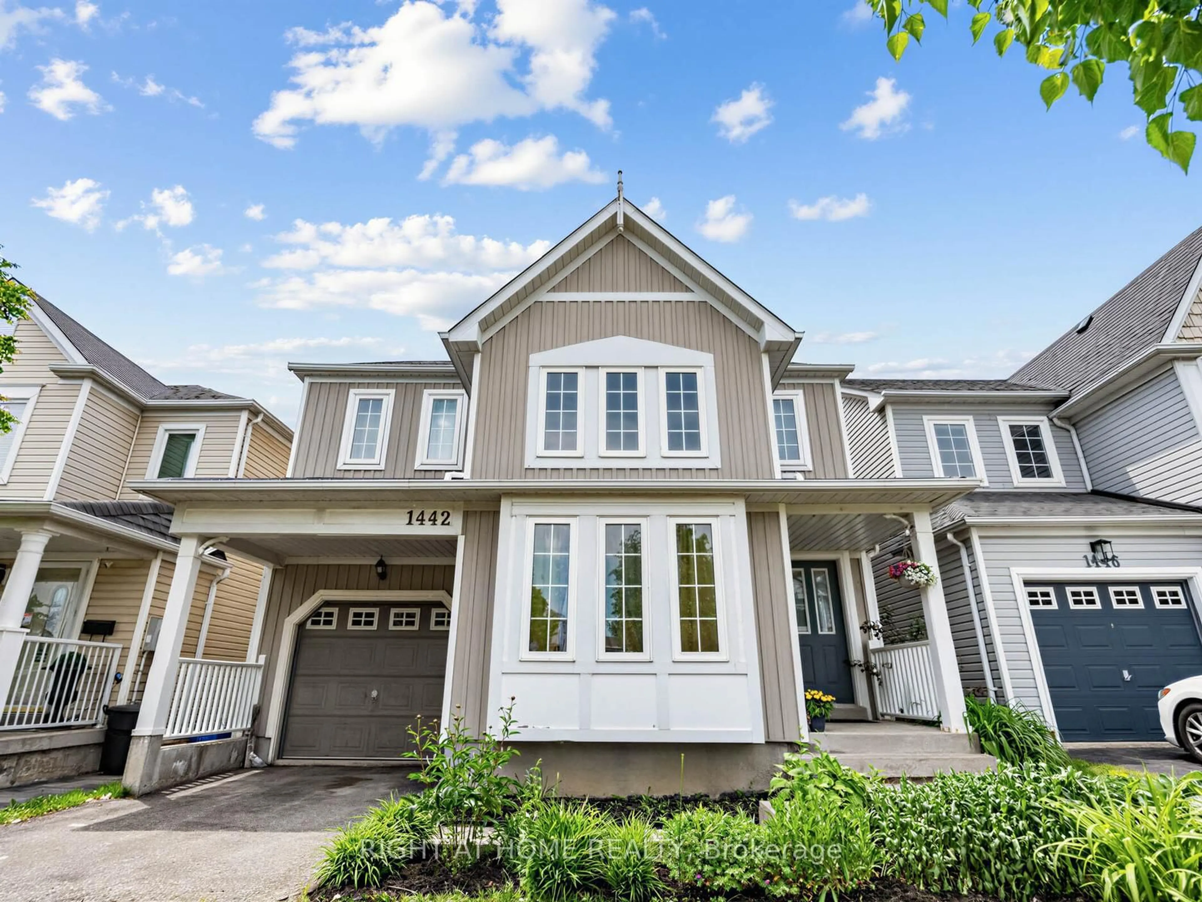 Home with vinyl exterior material, street for 1442 Bridgeport St, Oshawa Ontario L1K 2P5