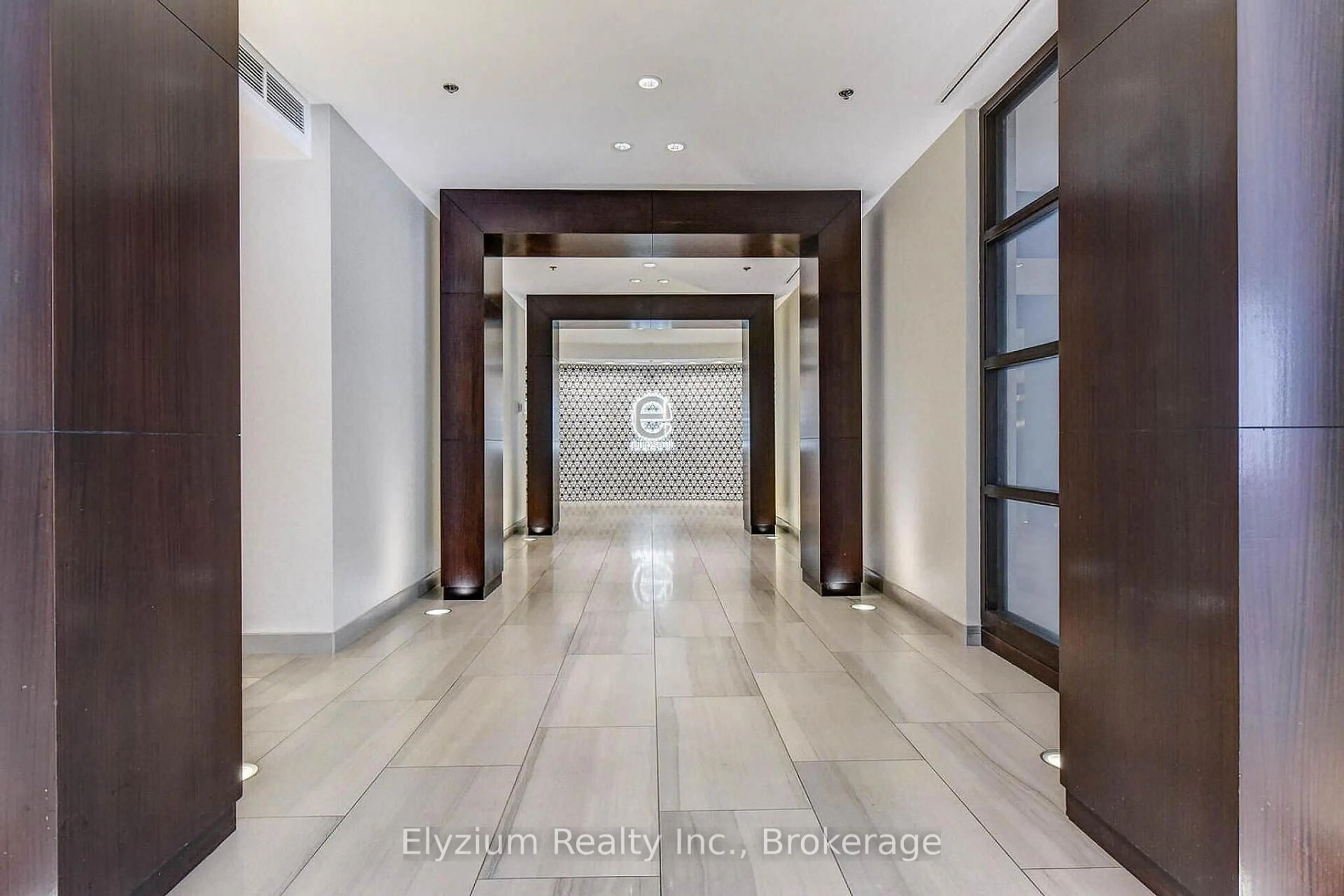 Indoor foyer for 38 Lee Centre Dr #1007, Toronto Ontario M1H 3J7