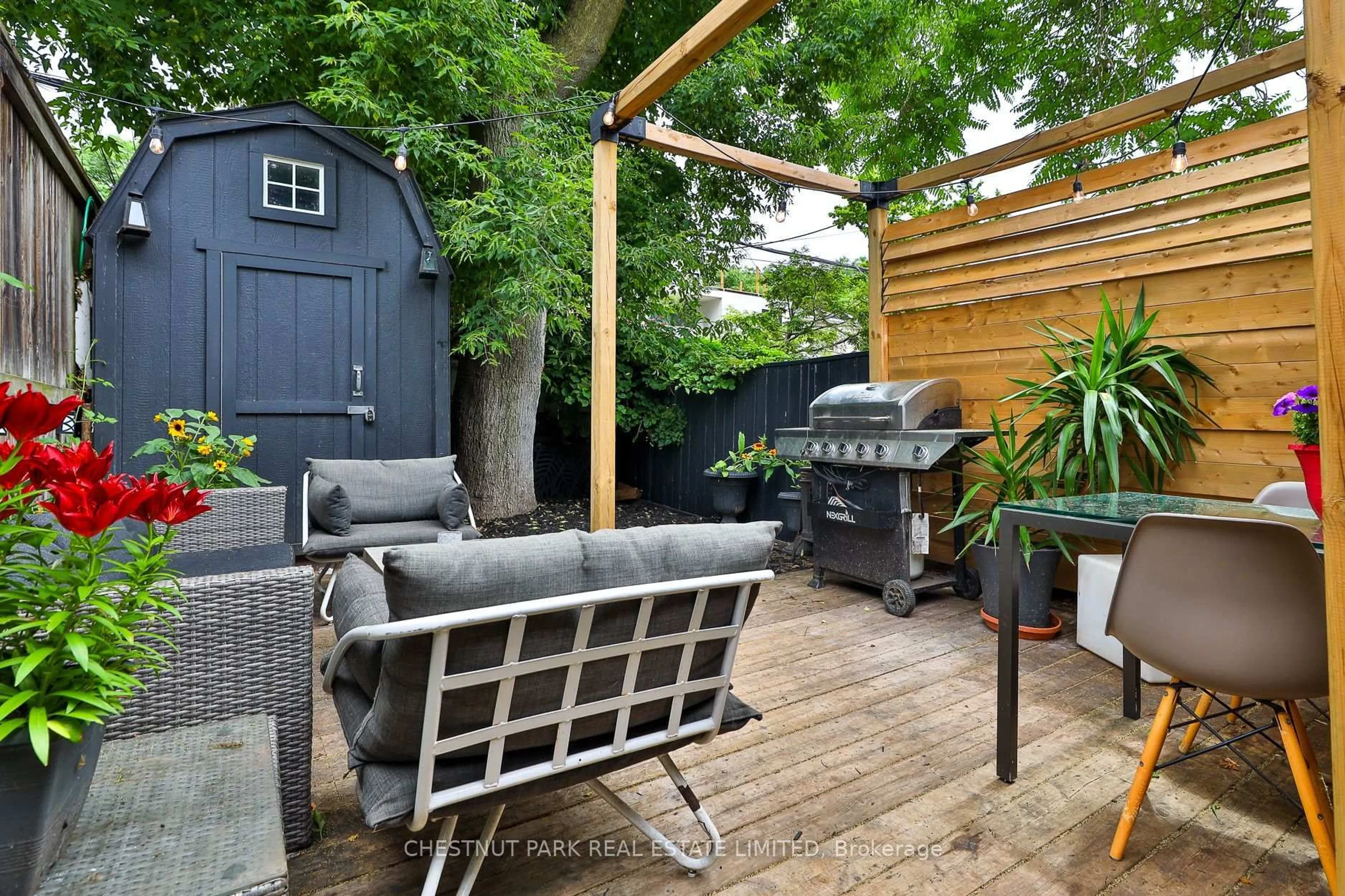 Patio, street for 119 Craven Rd, Toronto Ontario M4L 2Z4
