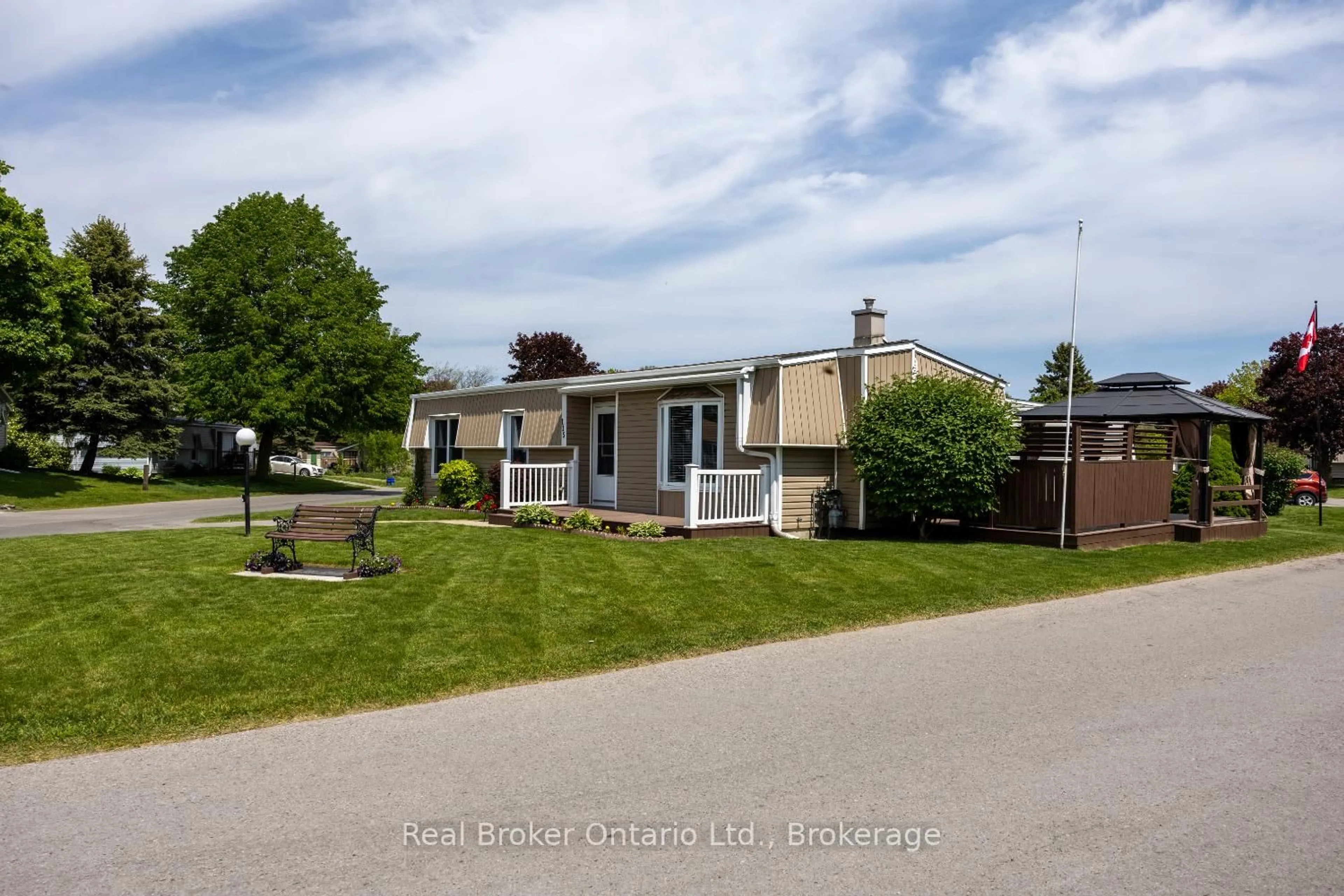 A pic from outside/outdoor area/front of a property/back of a property/a pic from drone, street for 115 Wilmot Tr, Clarington Ontario L1B 1A8