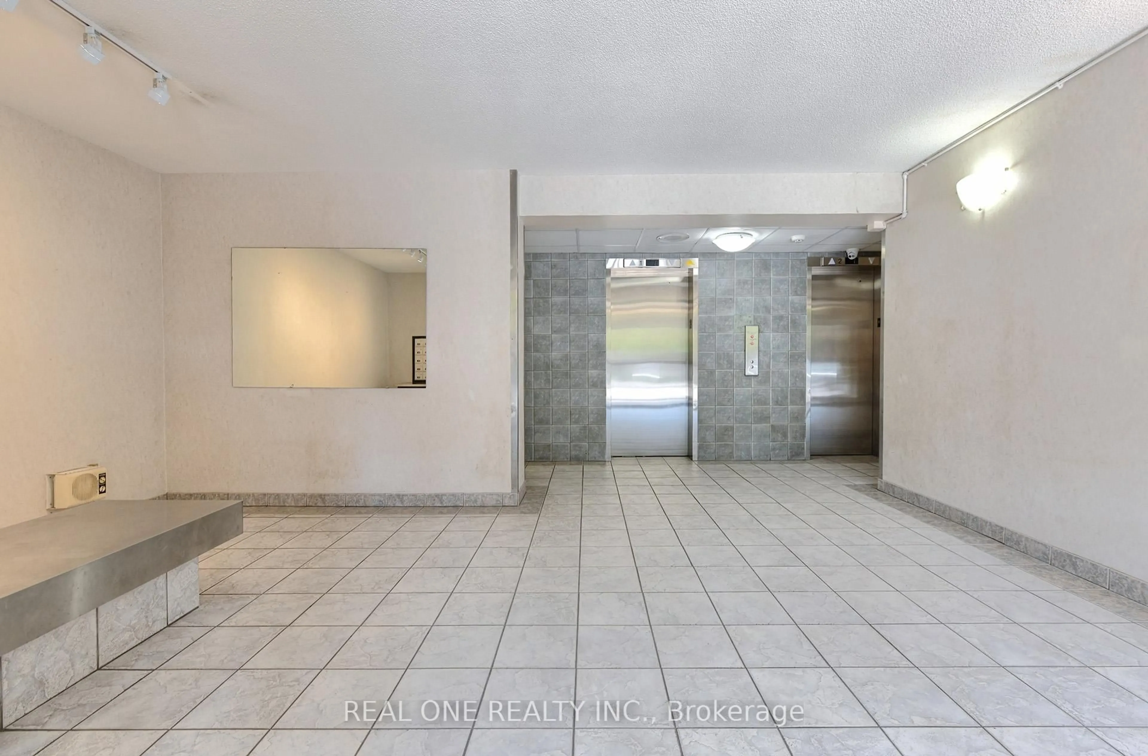 Indoor foyer for 207 Galloway Rd #602, Toronto Ontario M1E 4X3