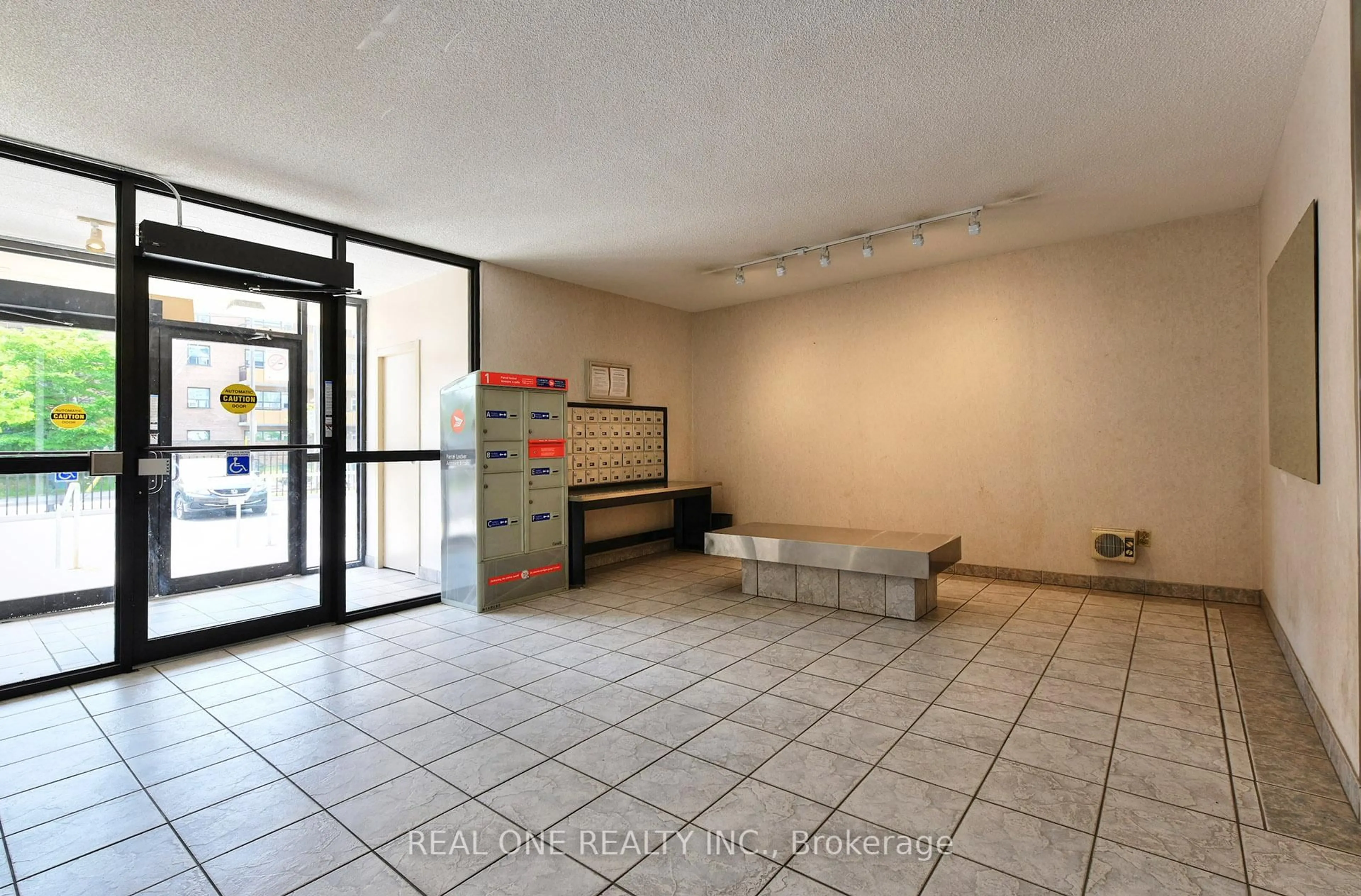 Indoor foyer for 207 Galloway Rd #602, Toronto Ontario M1E 4X3