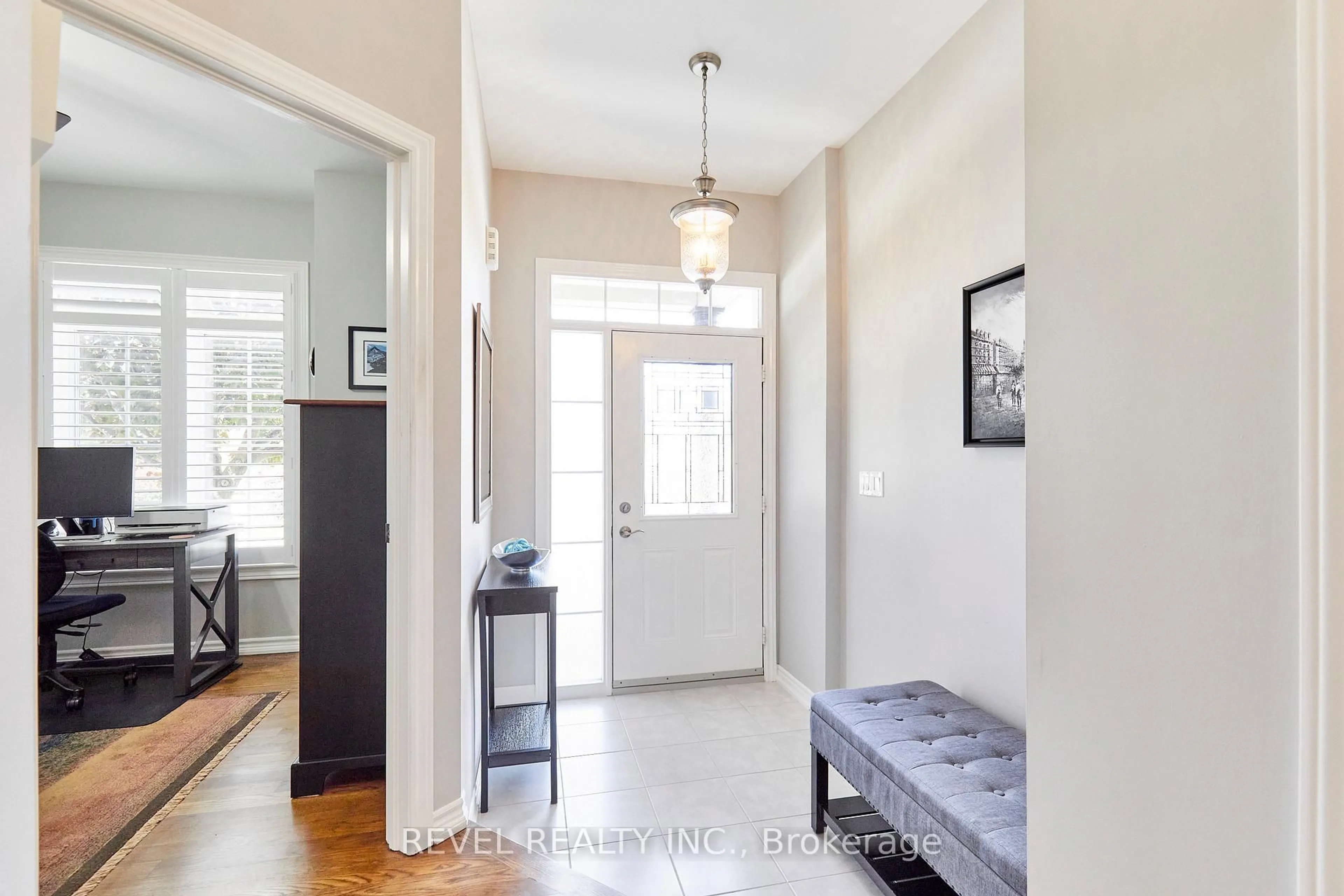 Indoor entryway for 535 Kingsfield Loop, Oshawa Ontario L1K 0H8
