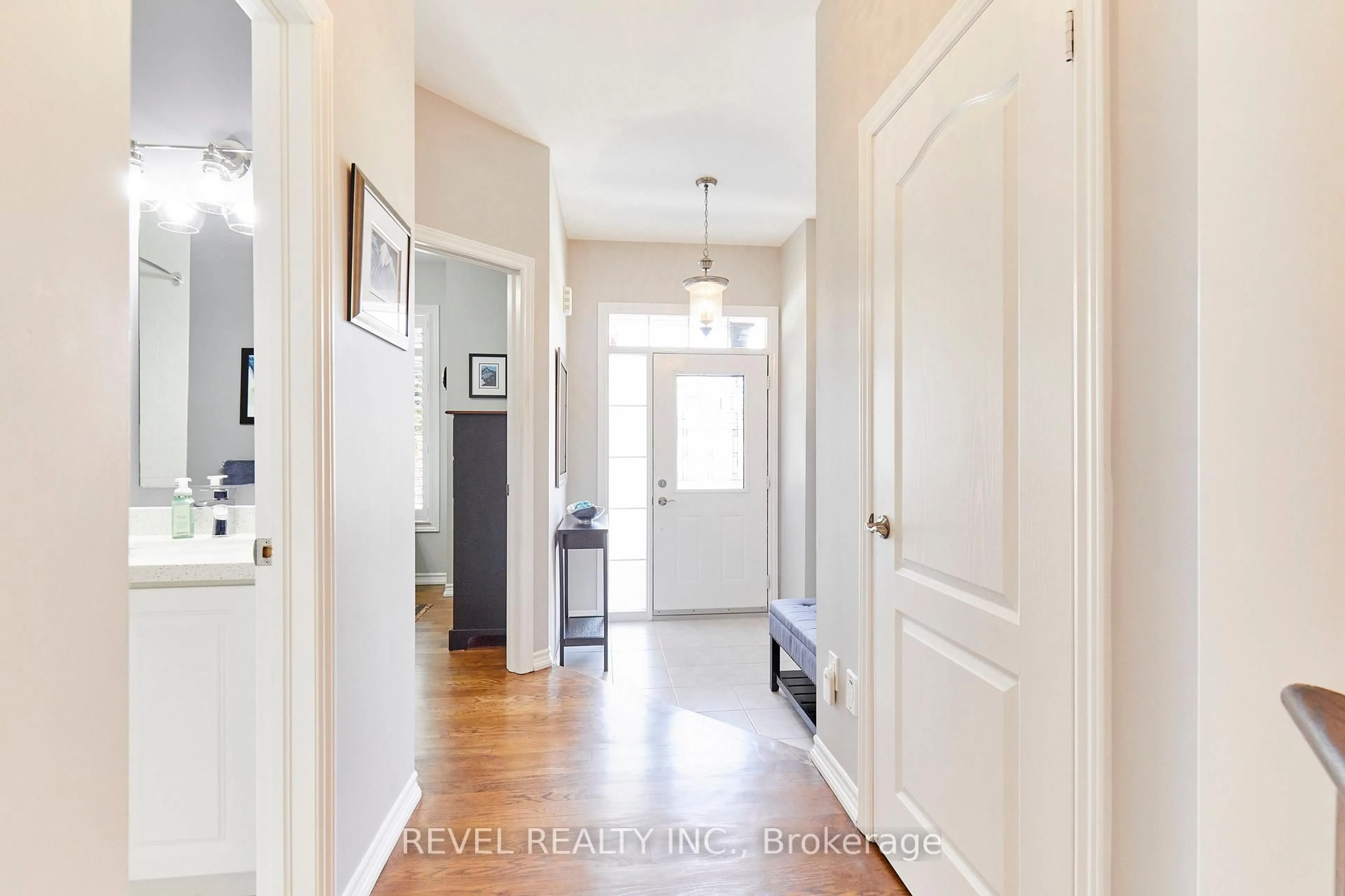 Indoor entryway for 535 Kingsfield Loop, Oshawa Ontario L1K 0H8