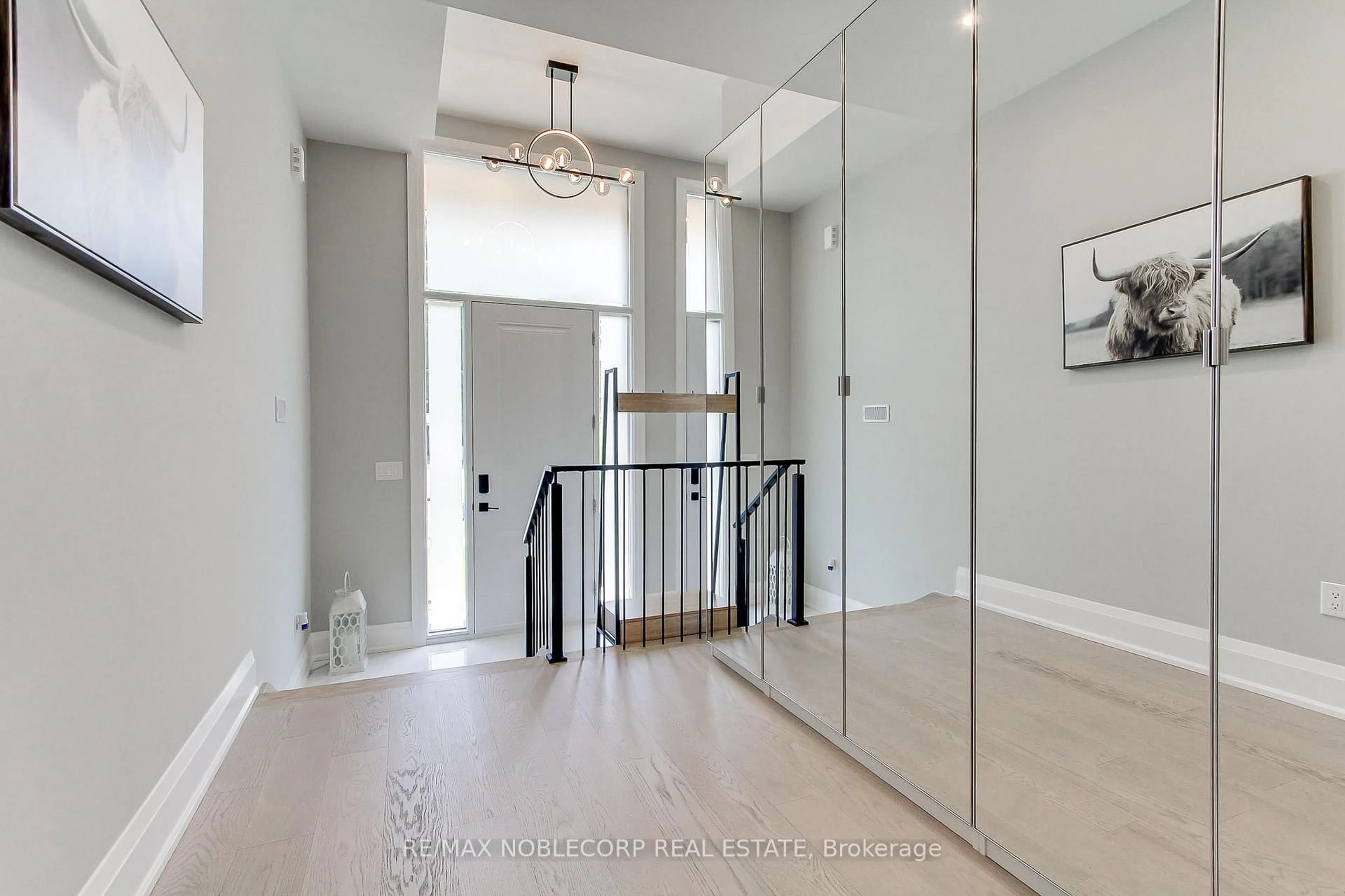 Indoor entryway for 606 Green St, Whitby Ontario L1N 4E8