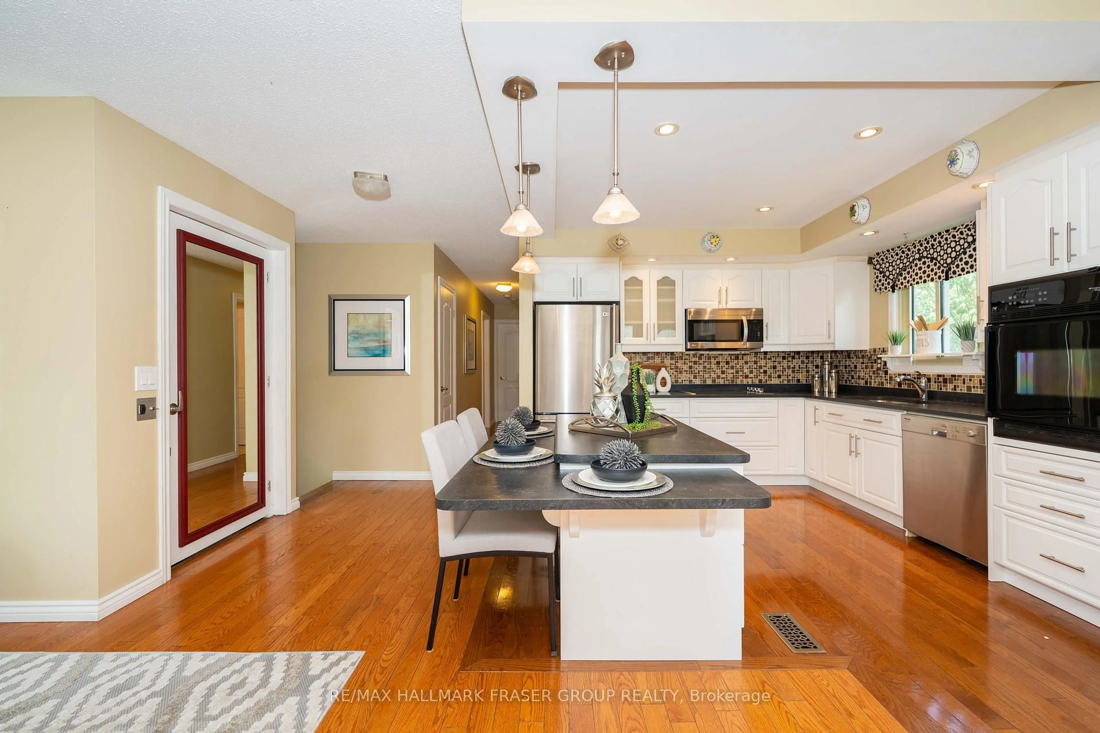 Open concept kitchen, unknown for 59 Regency Cres, Whitby Ontario L1N 7K8