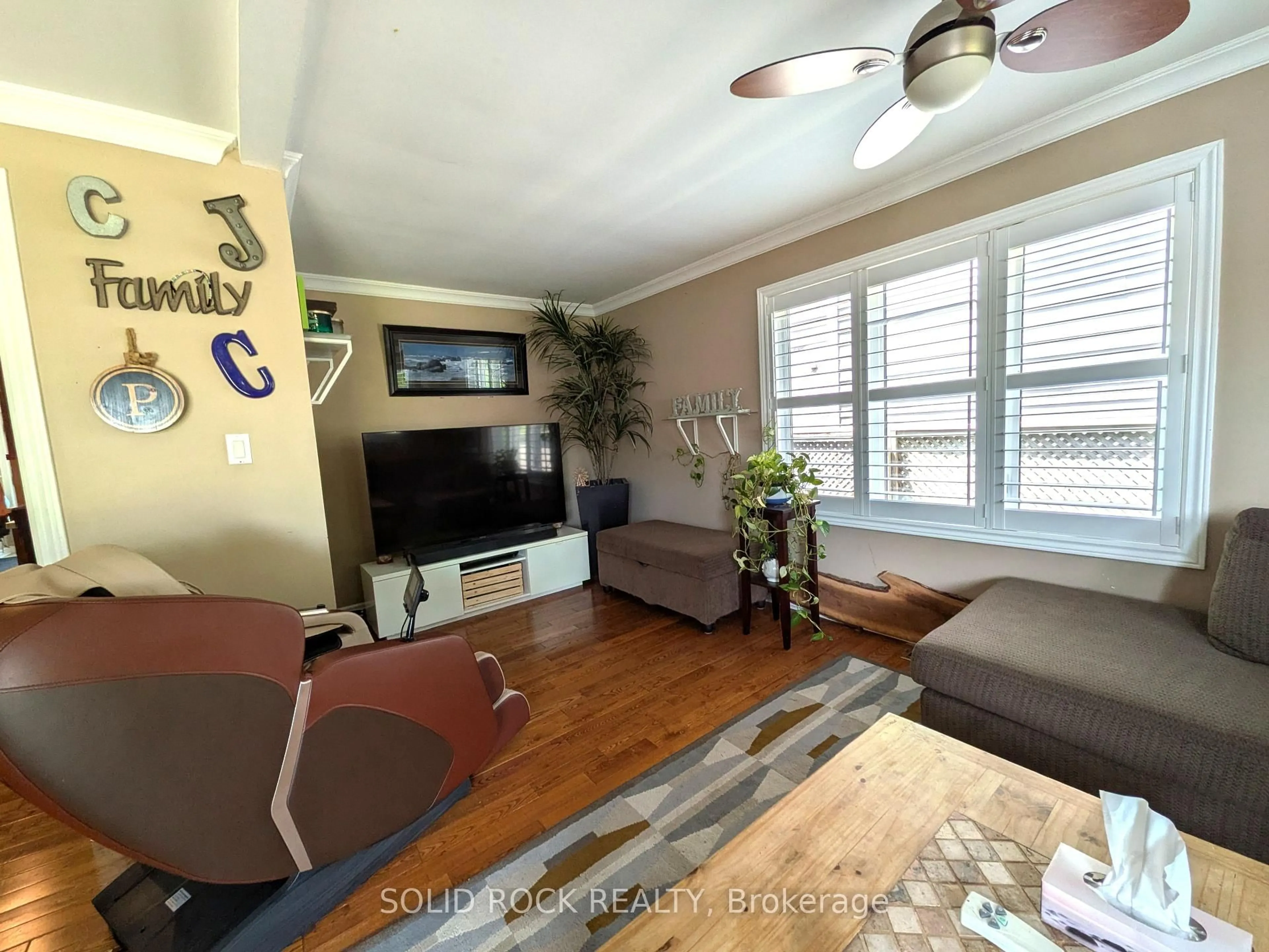 Living room with furniture, unknown for 68 Cree Ave, Toronto Ontario M1M 1Z6