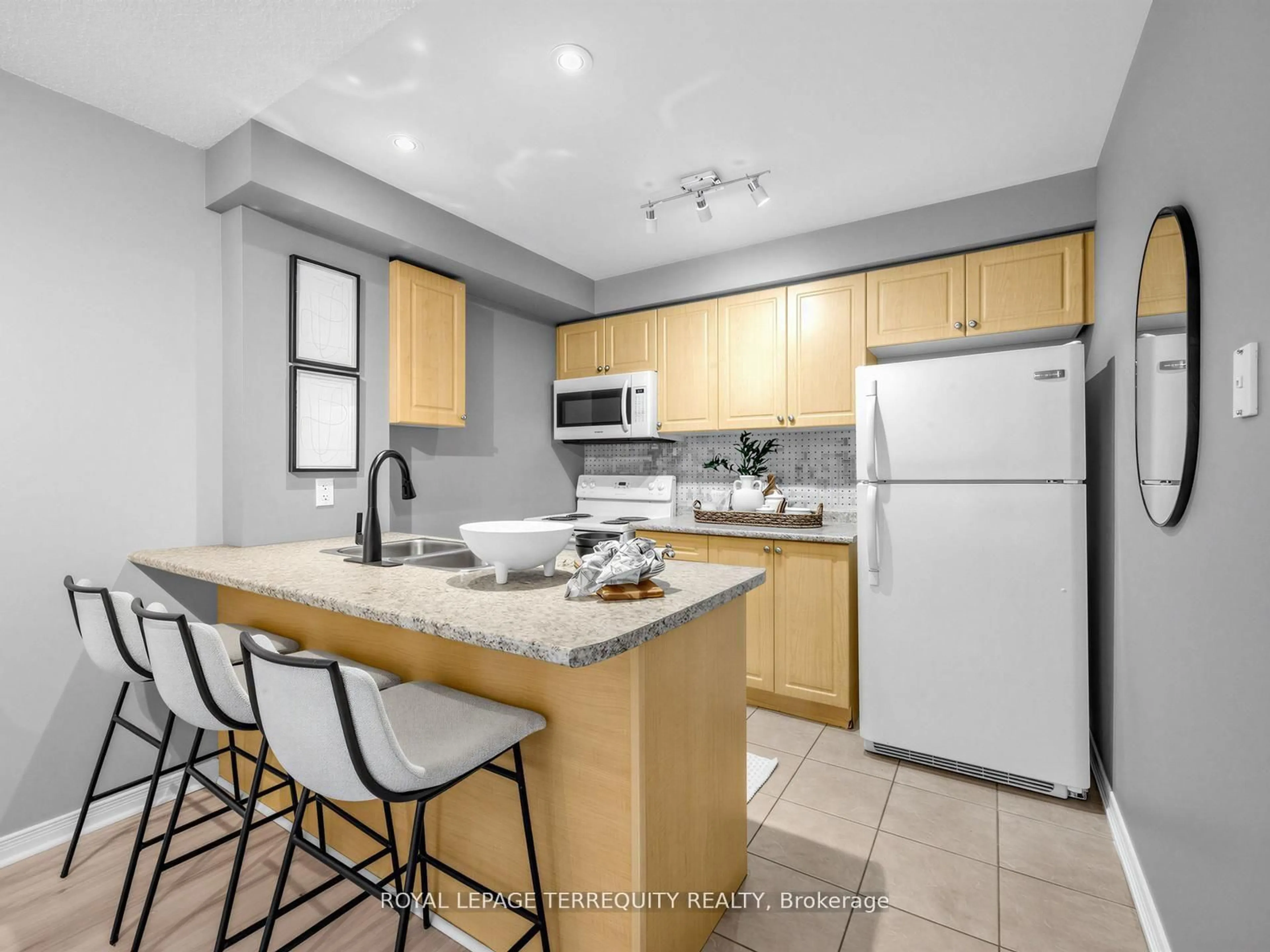 Standard kitchen, ceramic/tile floor for 124 Aspen Springs Dr #102, Clarington Ontario L1C 0G8