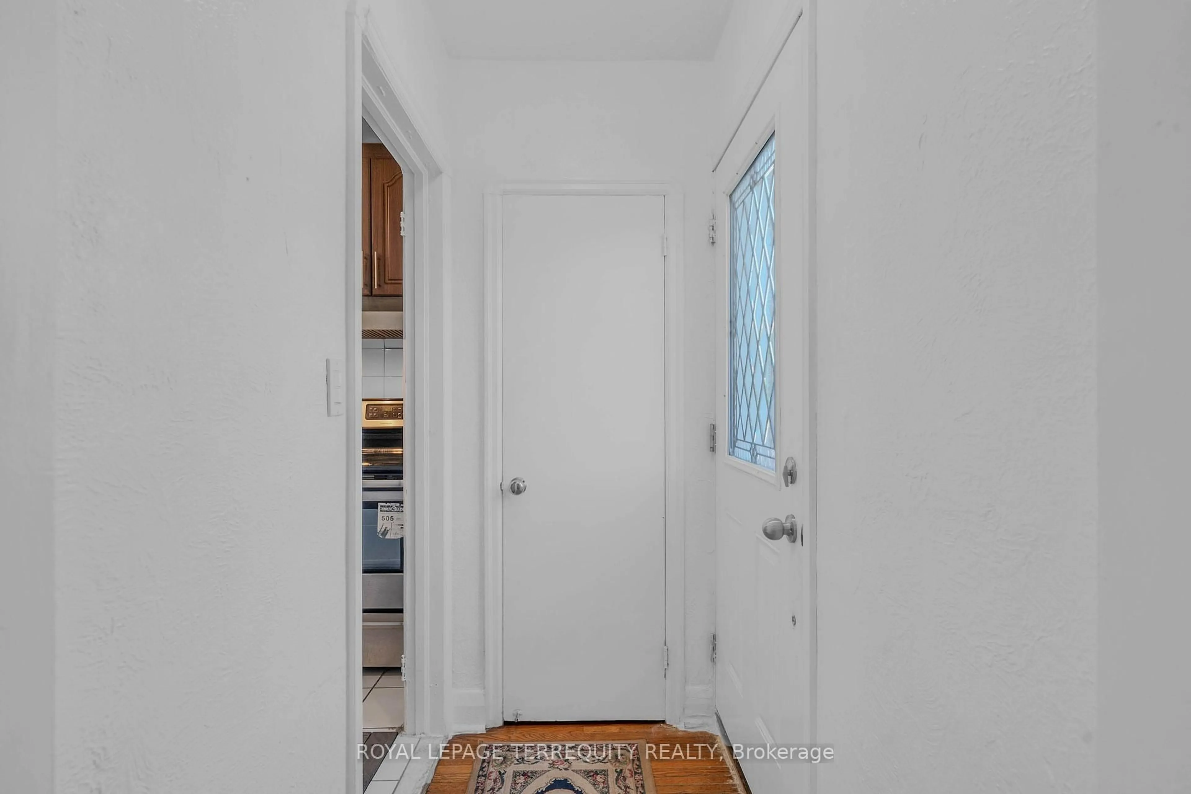 Indoor entryway for 4 Harris Park Dr, Toronto Ontario M1L 2Z9