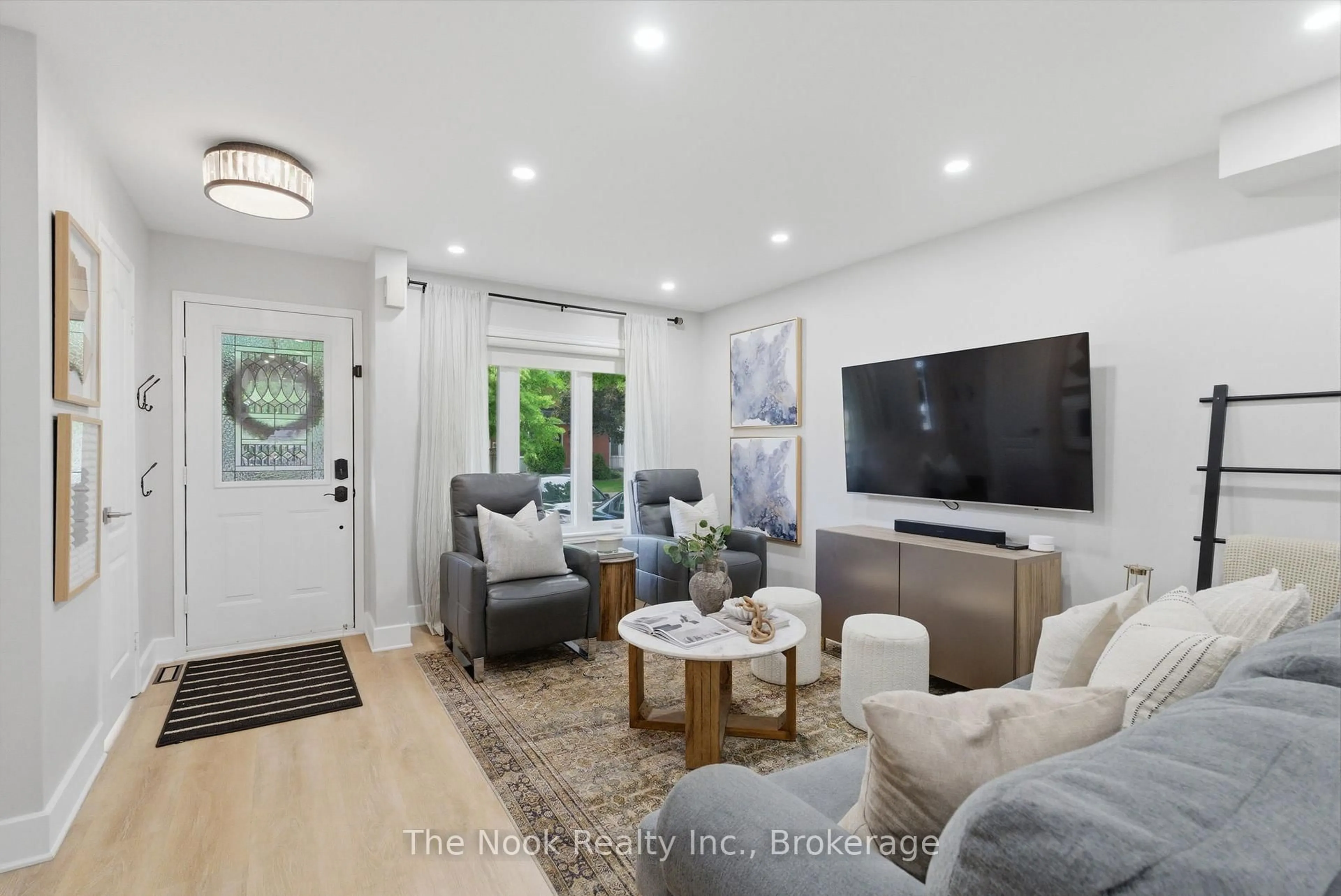 Living room with furniture, unknown for 1624 Arcadia Sq, Pickering Ontario L1V 6W3