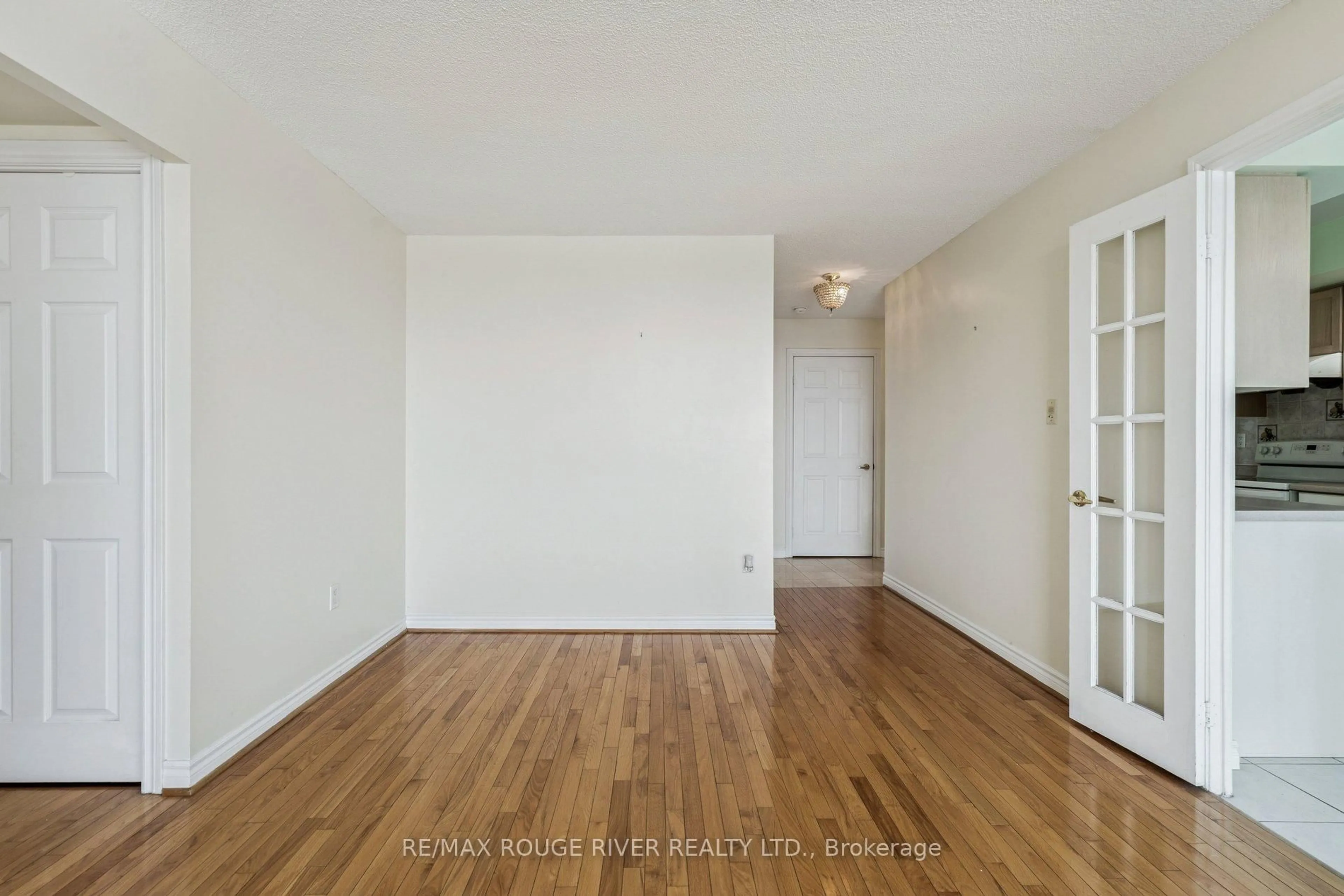 A pic of a room for 125 Omni Dr #1136, Toronto Ontario M1P 5A9