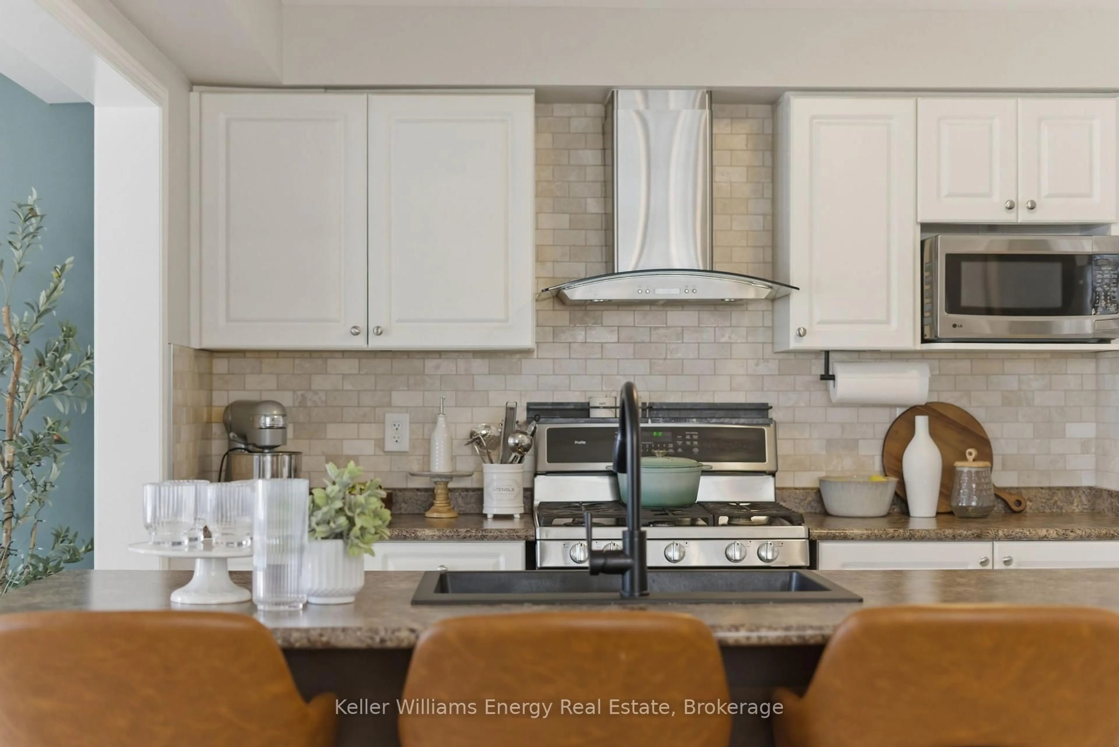Contemporary kitchen, ceramic/tile floor for 1640 Grandview St #15, Oshawa Ontario L1K 0S6