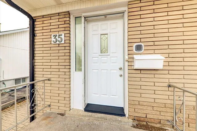 35 Cotton Ave, Toronto 4