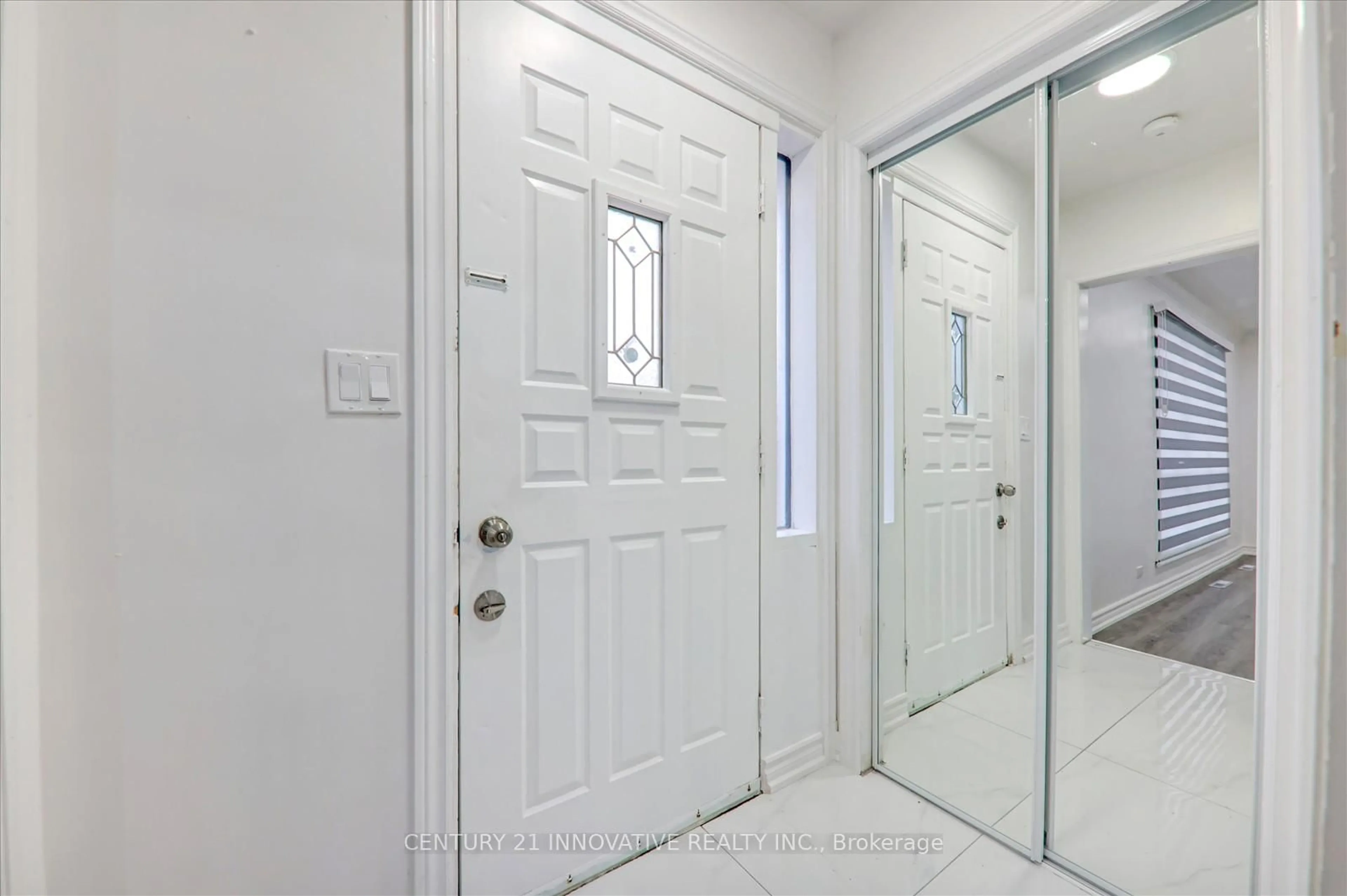 Indoor entryway for 35 Cotton Ave, Toronto Ontario M1K 1Z5