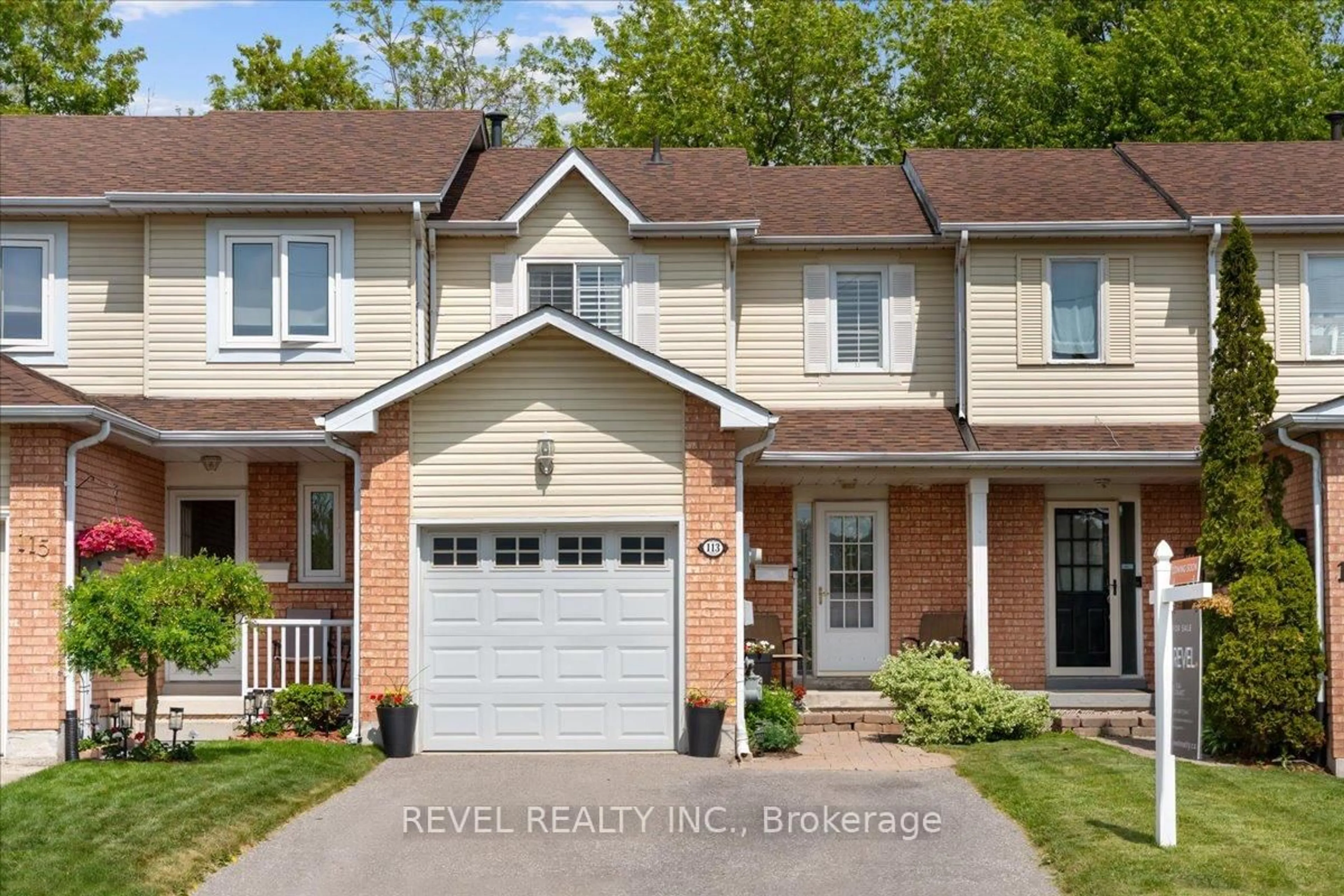 Home with vinyl exterior material, street for 113 Galbraith Crt, Clarington Ontario L1C 4P7