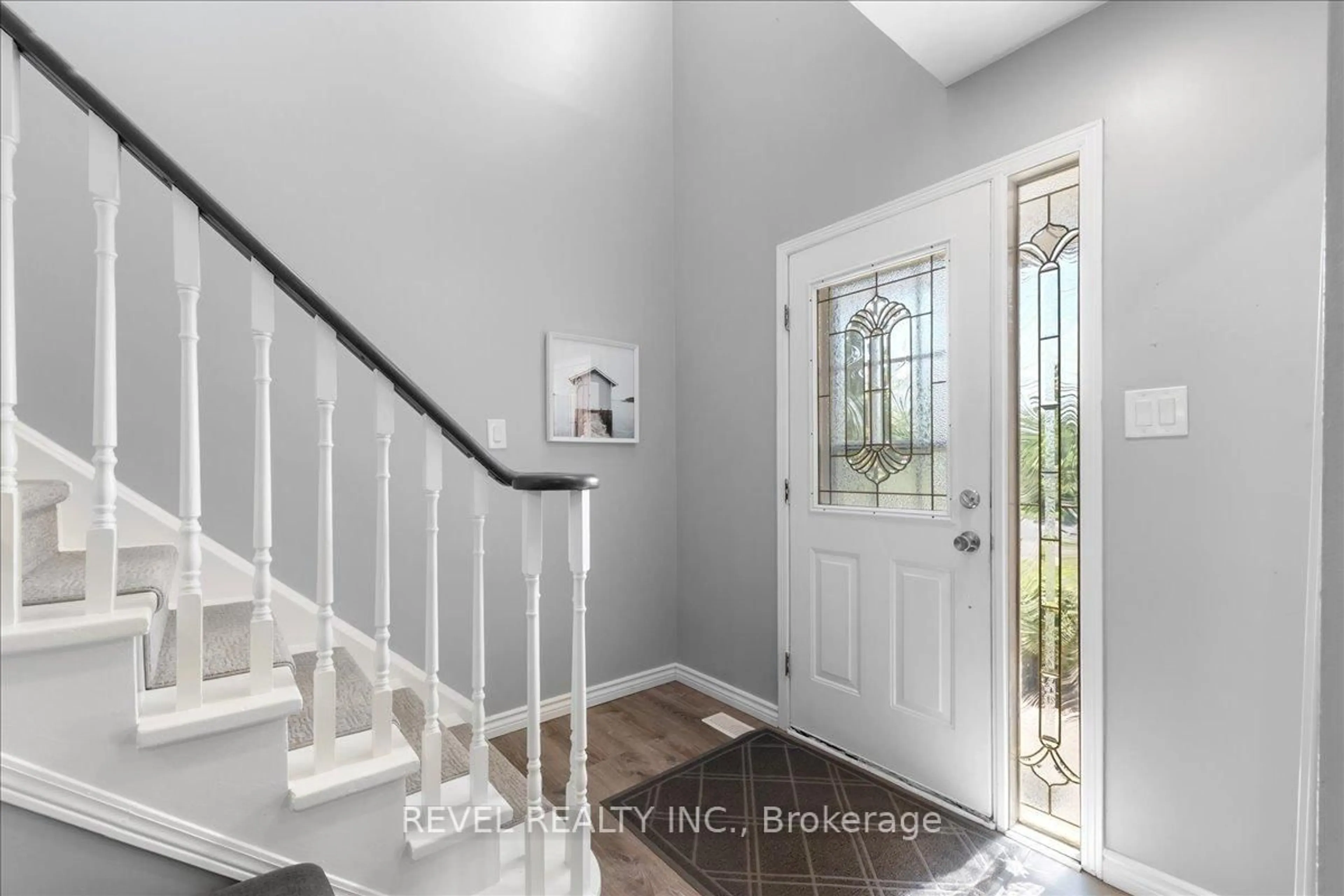 Indoor entryway for 113 Galbraith Crt, Clarington Ontario L1C 4P7