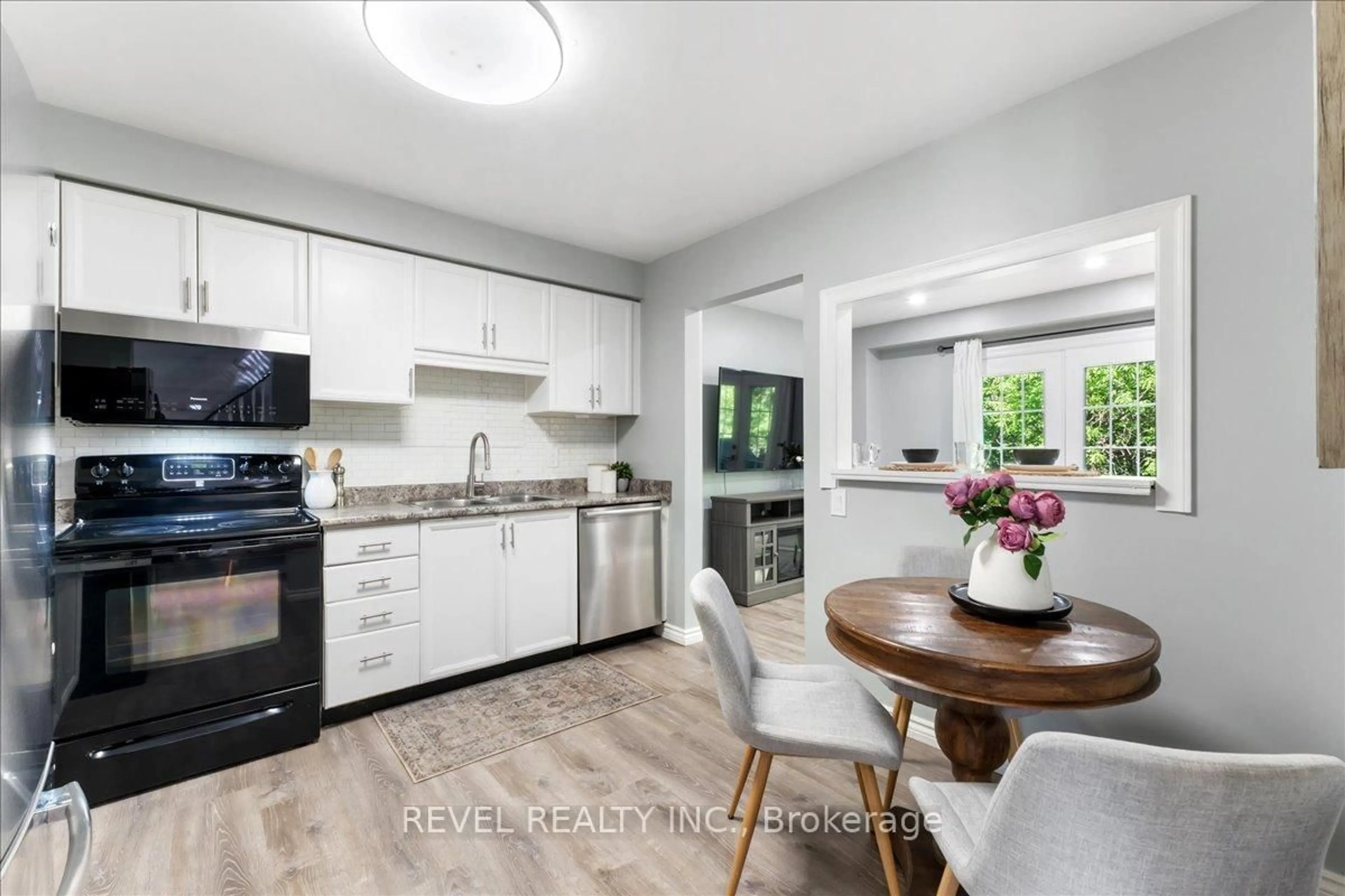 Open concept kitchen, unknown for 113 Galbraith Crt, Clarington Ontario L1C 4P7