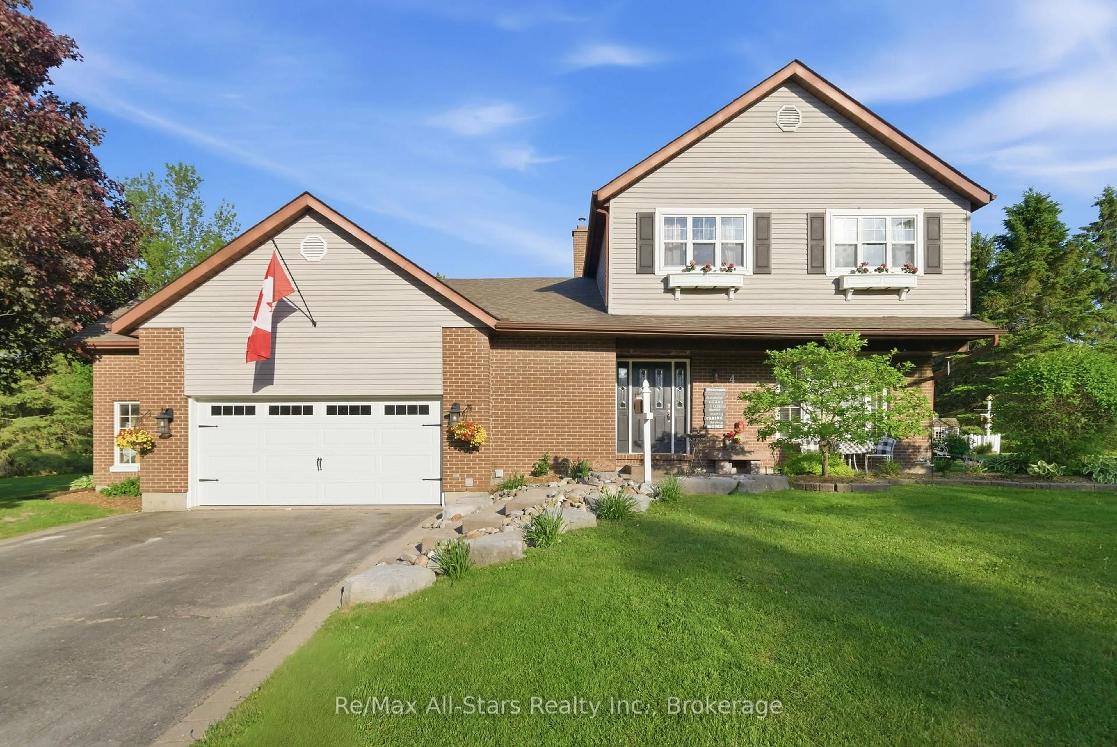 Home with vinyl exterior material, street for 4 Circle Dr, Scugog Ontario L9L 1N9