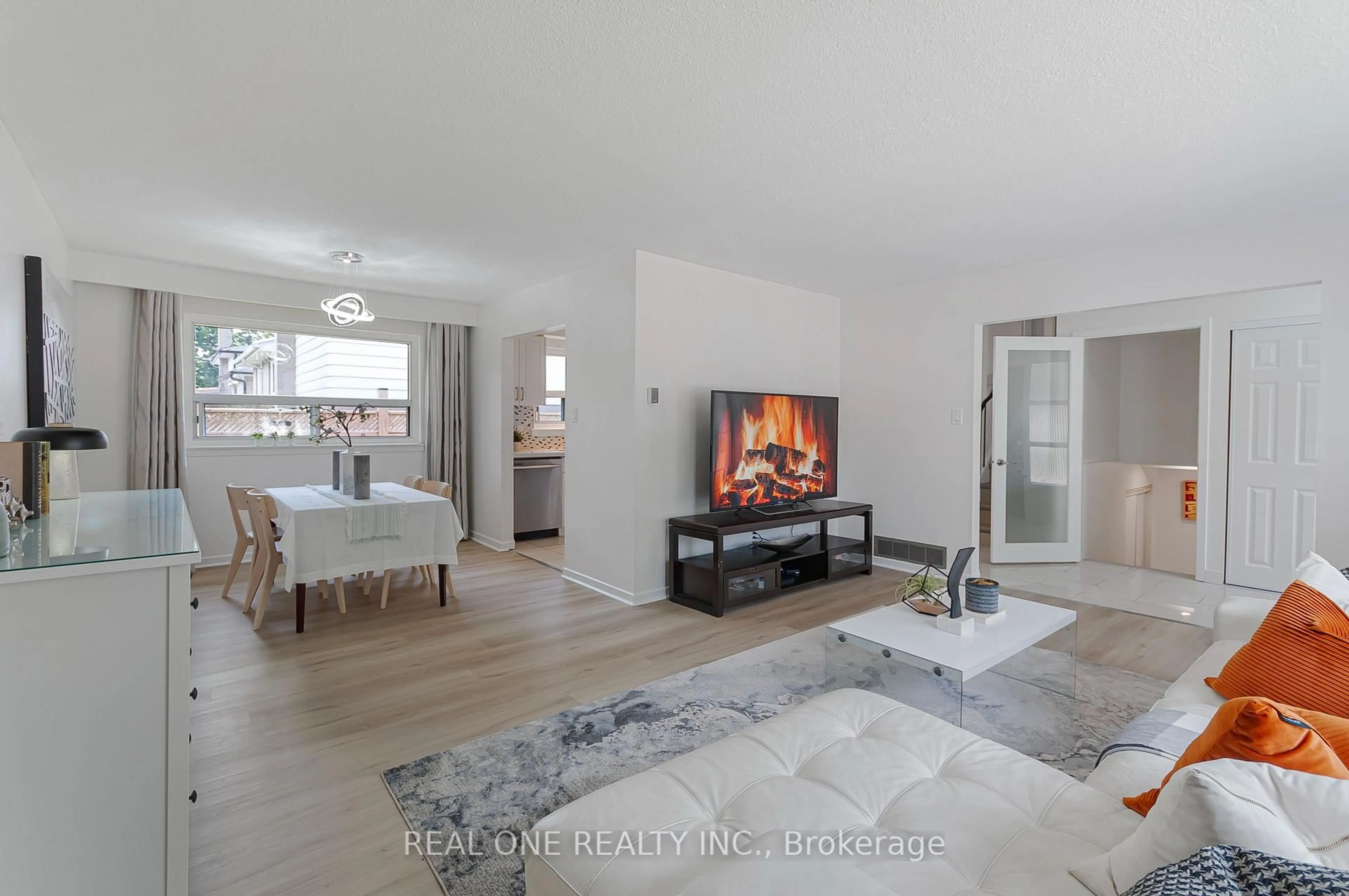 Living room with furniture, unknown for 1 Grovenest Dr, Toronto Ontario M1E 4J2