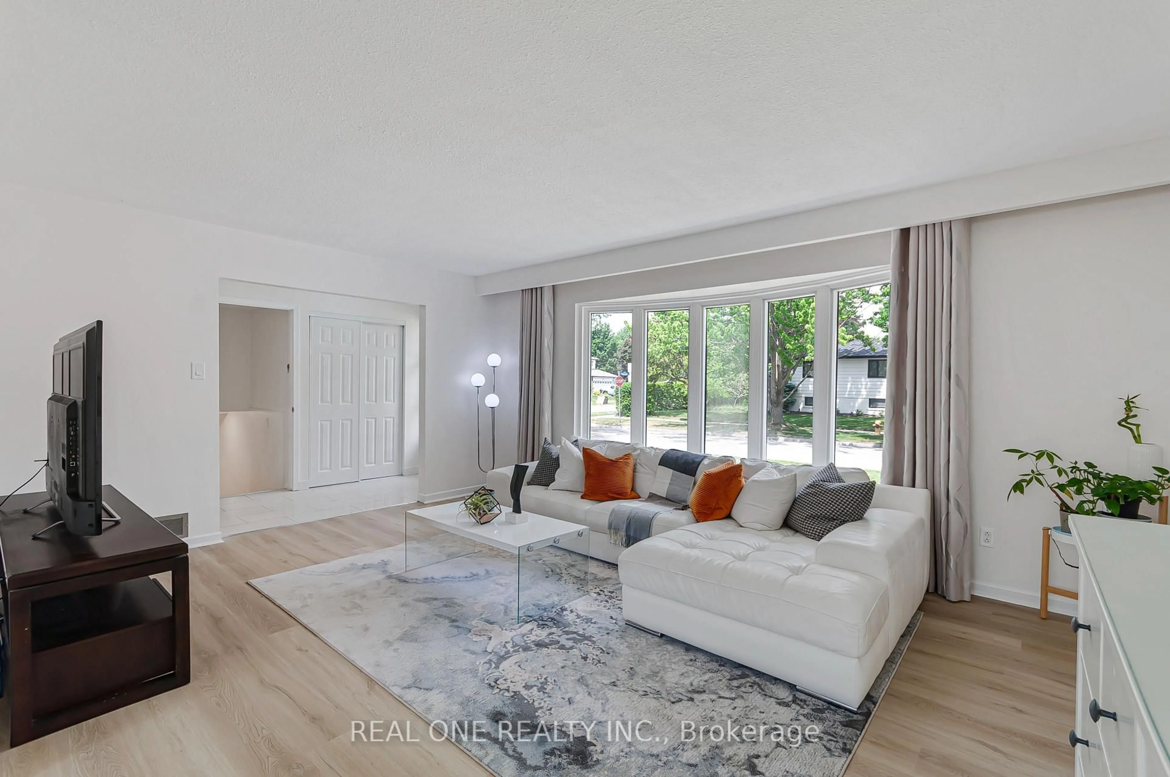 Living room with furniture, unknown for 1 Grovenest Dr, Toronto Ontario M1E 4J2