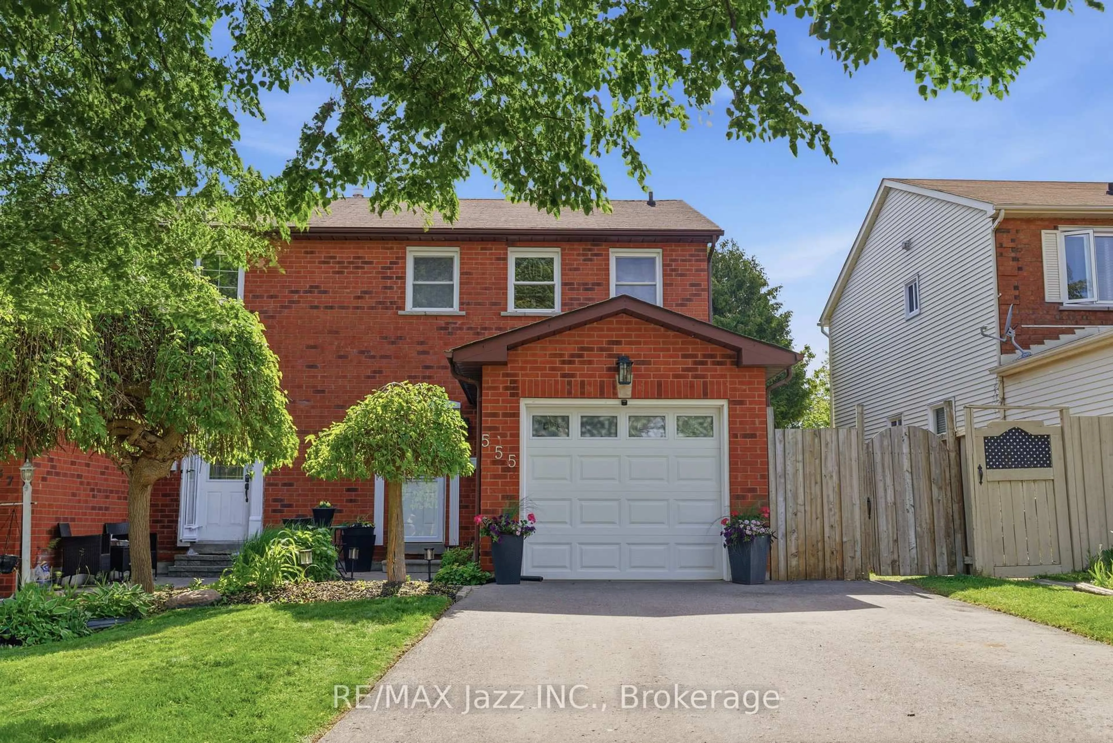 Home with brick exterior material, street for 555 Cobblehill Dr, Oshawa Ontario L1K 1Y6