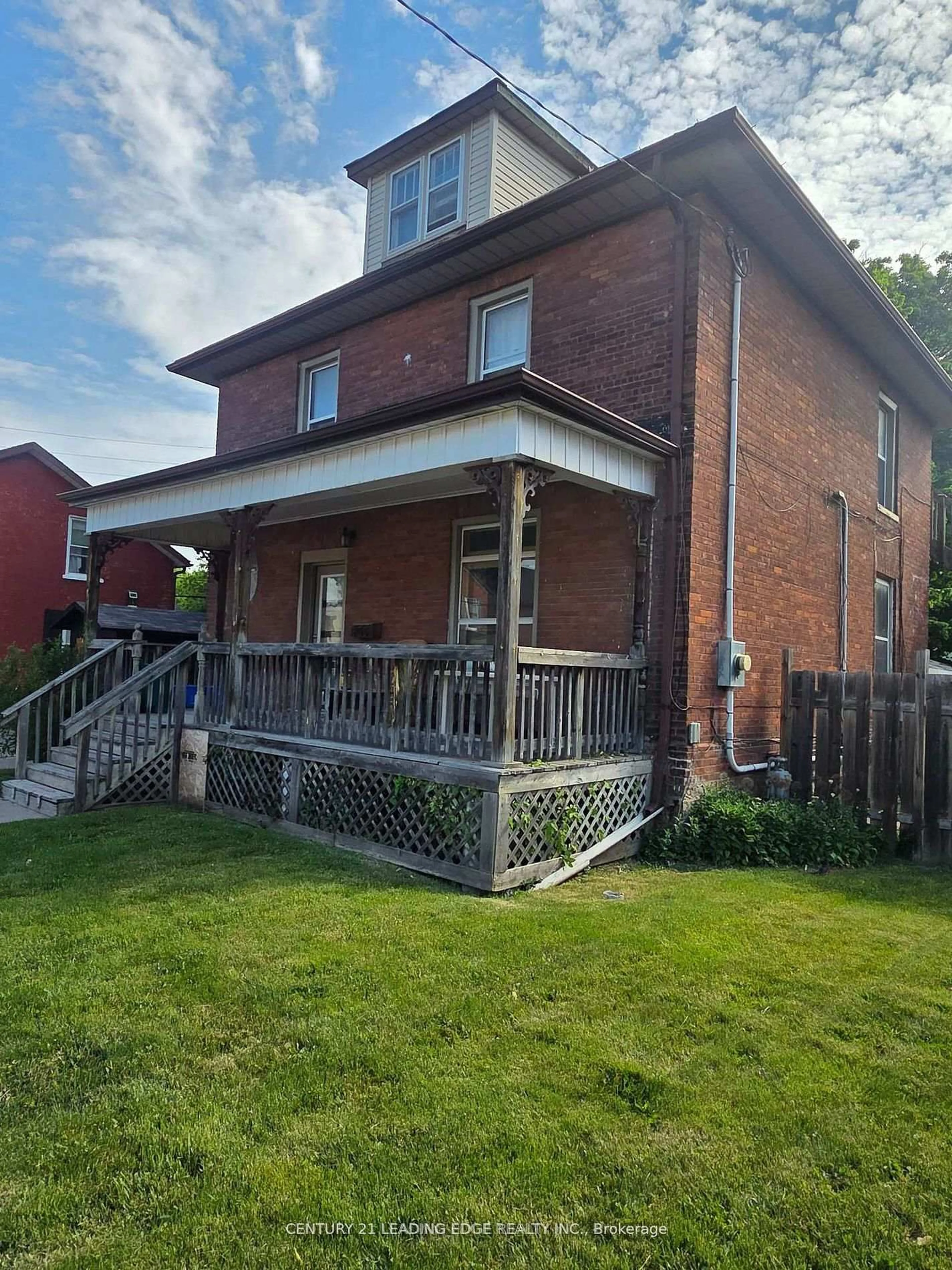Home with brick exterior material, building for 195 Albert St, Oshawa Ontario L1H 4R4