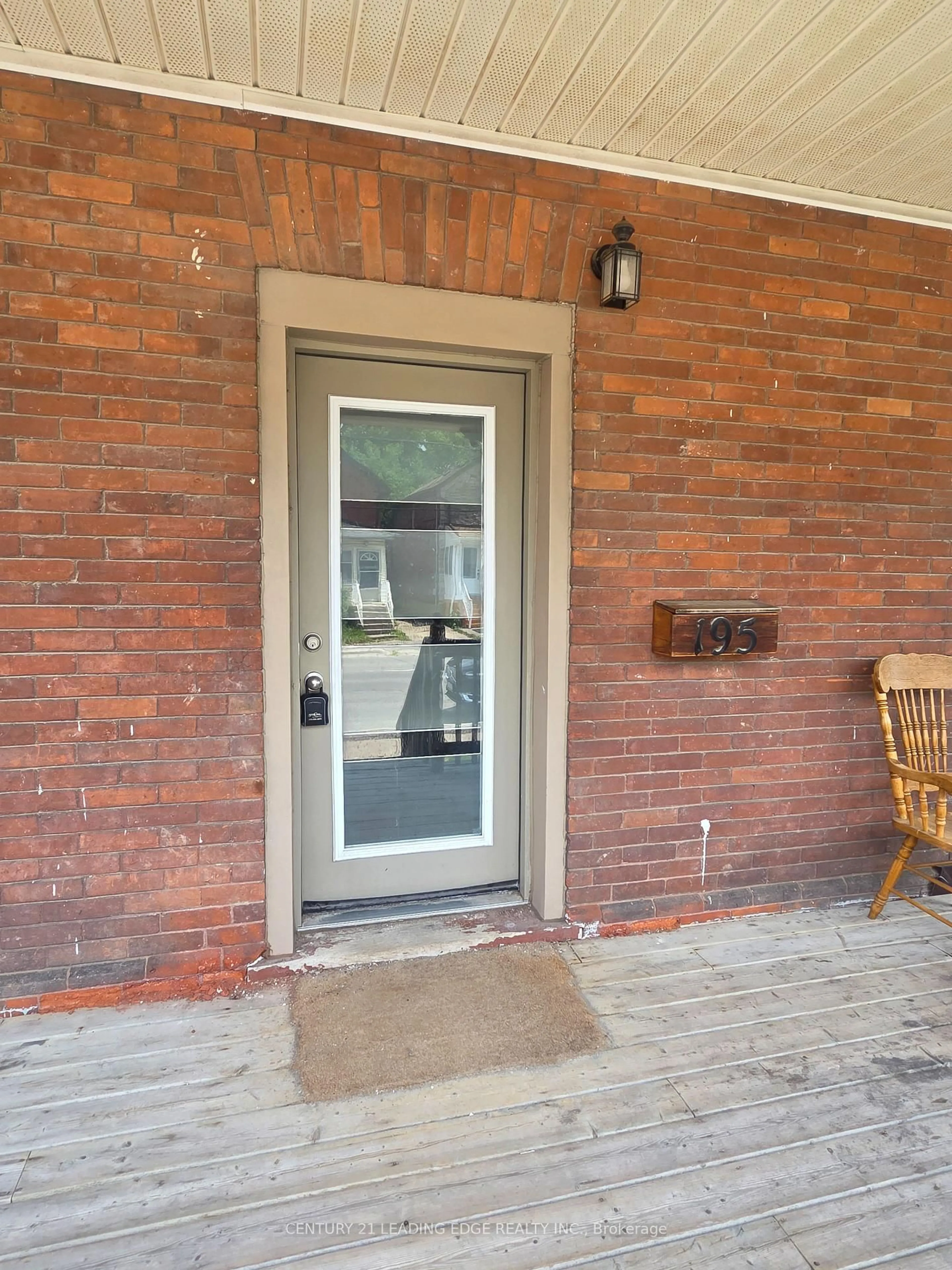 Home with brick exterior material, street for 195 Albert St, Oshawa Ontario L1H 4R4