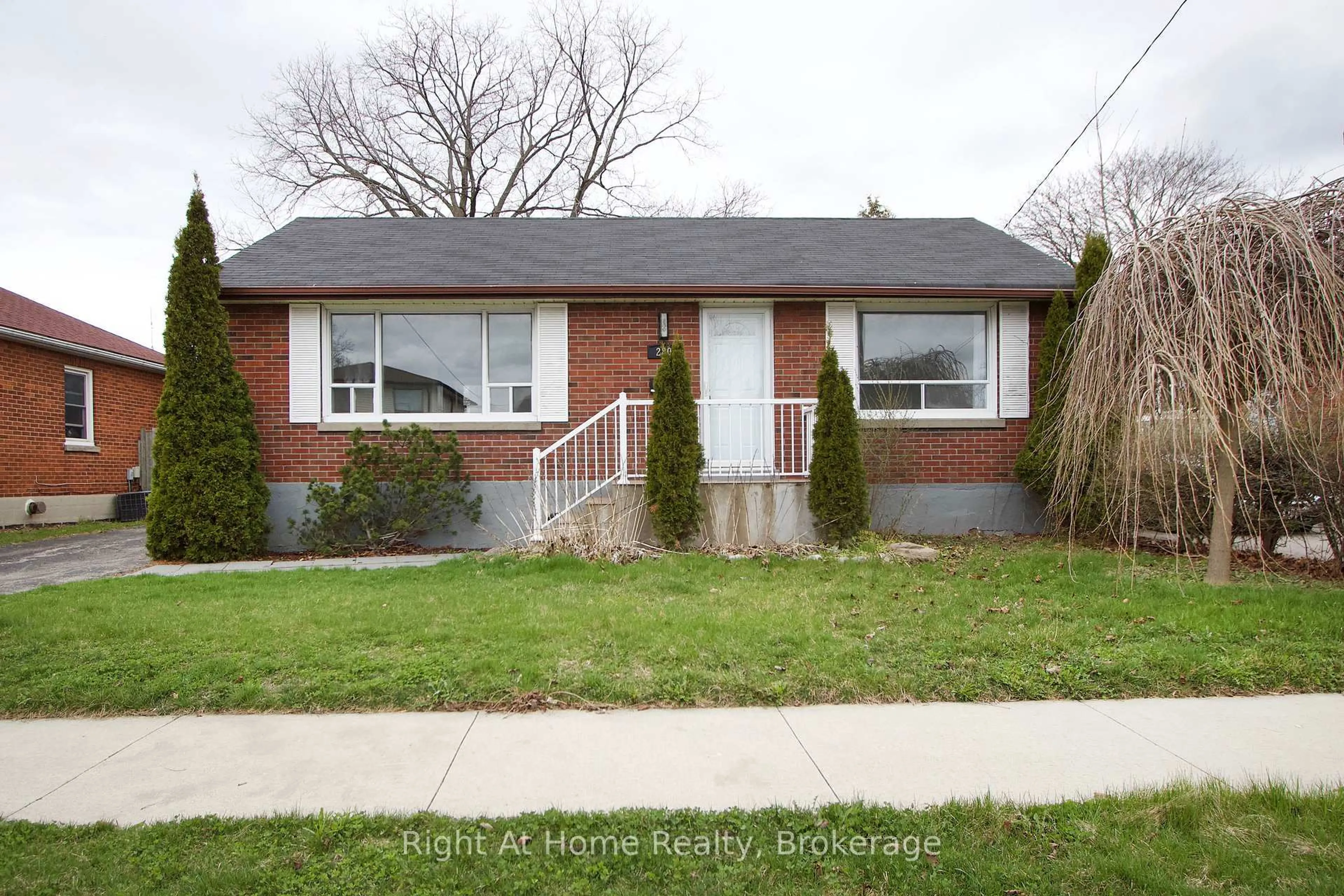 Home with brick exterior material, street for 280 Highland Ave, Oshawa Ontario L1H 6A9