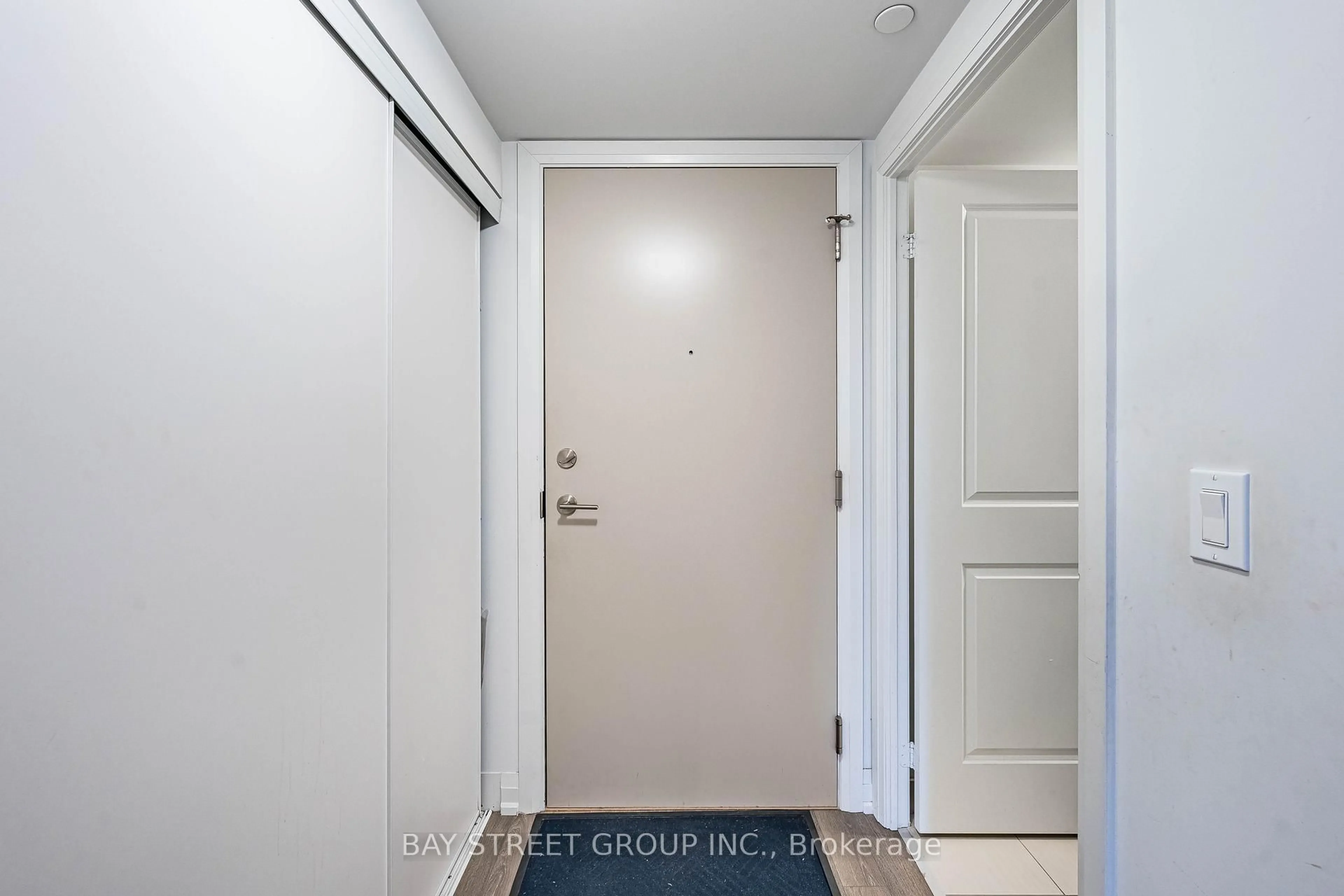 Indoor entryway for 20 Meadowglen Pl #222, Toronto Ontario M1G 0A9