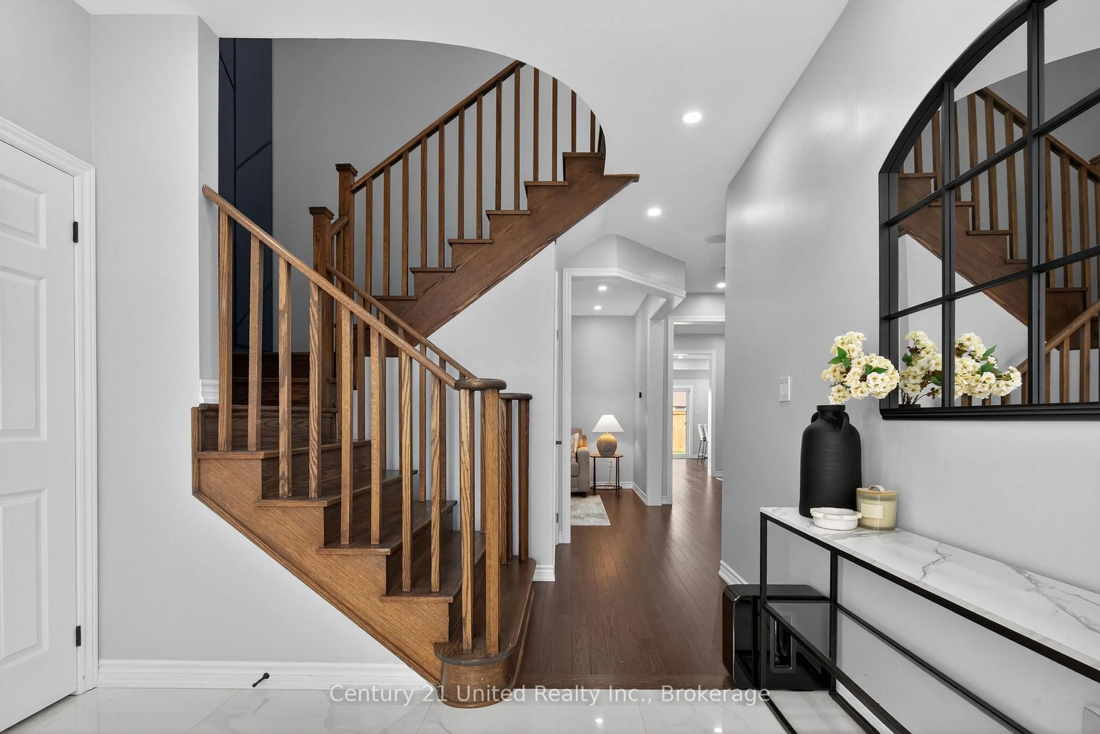 Indoor entryway for 1225 Shankel Rd, Oshawa Ontario L1K 3G2