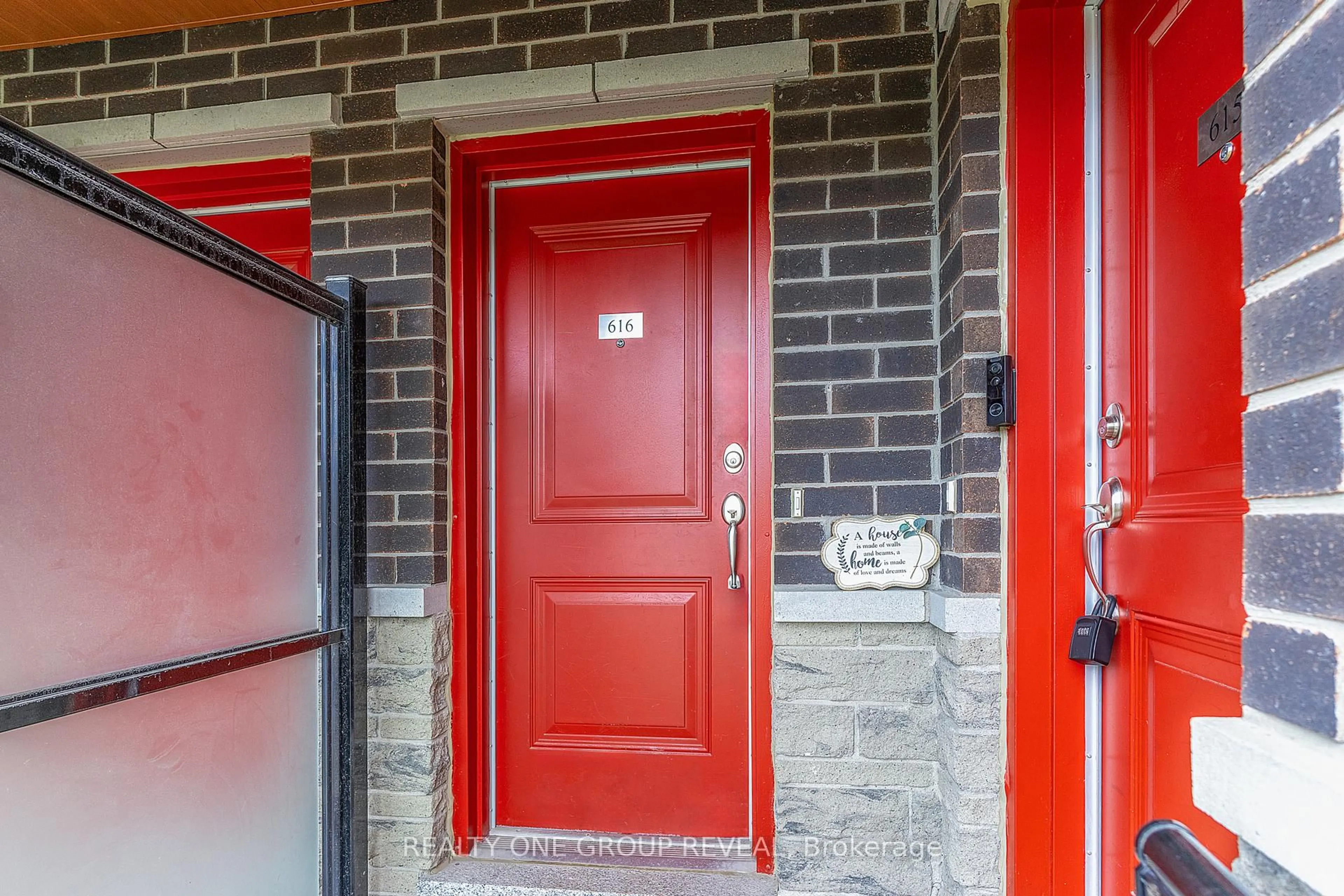 Indoor entryway for 616 1034 Reflection Pl, Pickering Ontario L1X 0L1