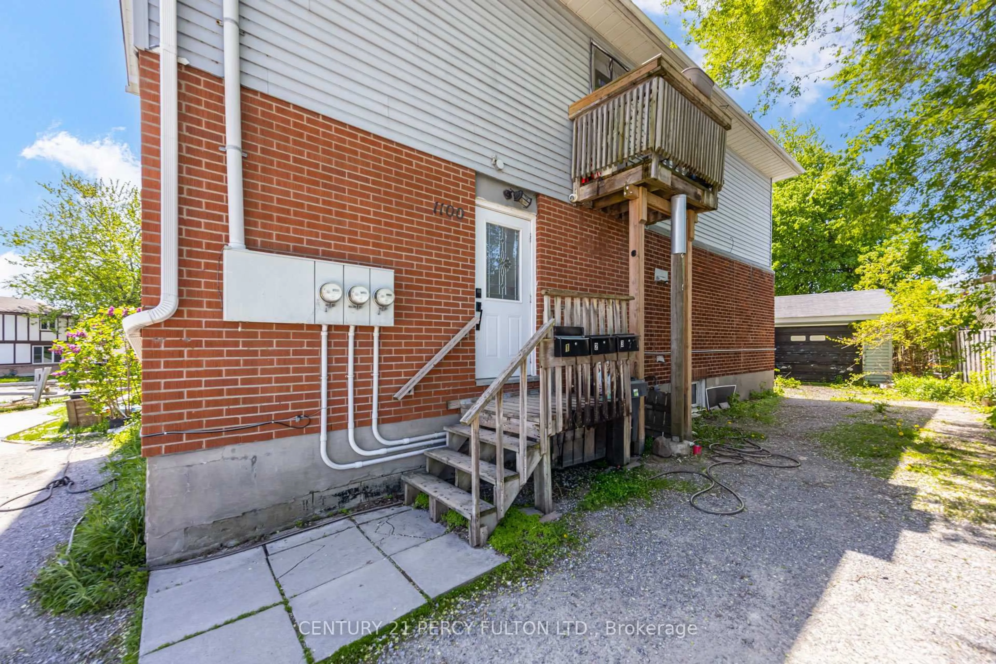 Patio, street for 1100 Simcoe St, Oshawa Ontario L1H 4L6