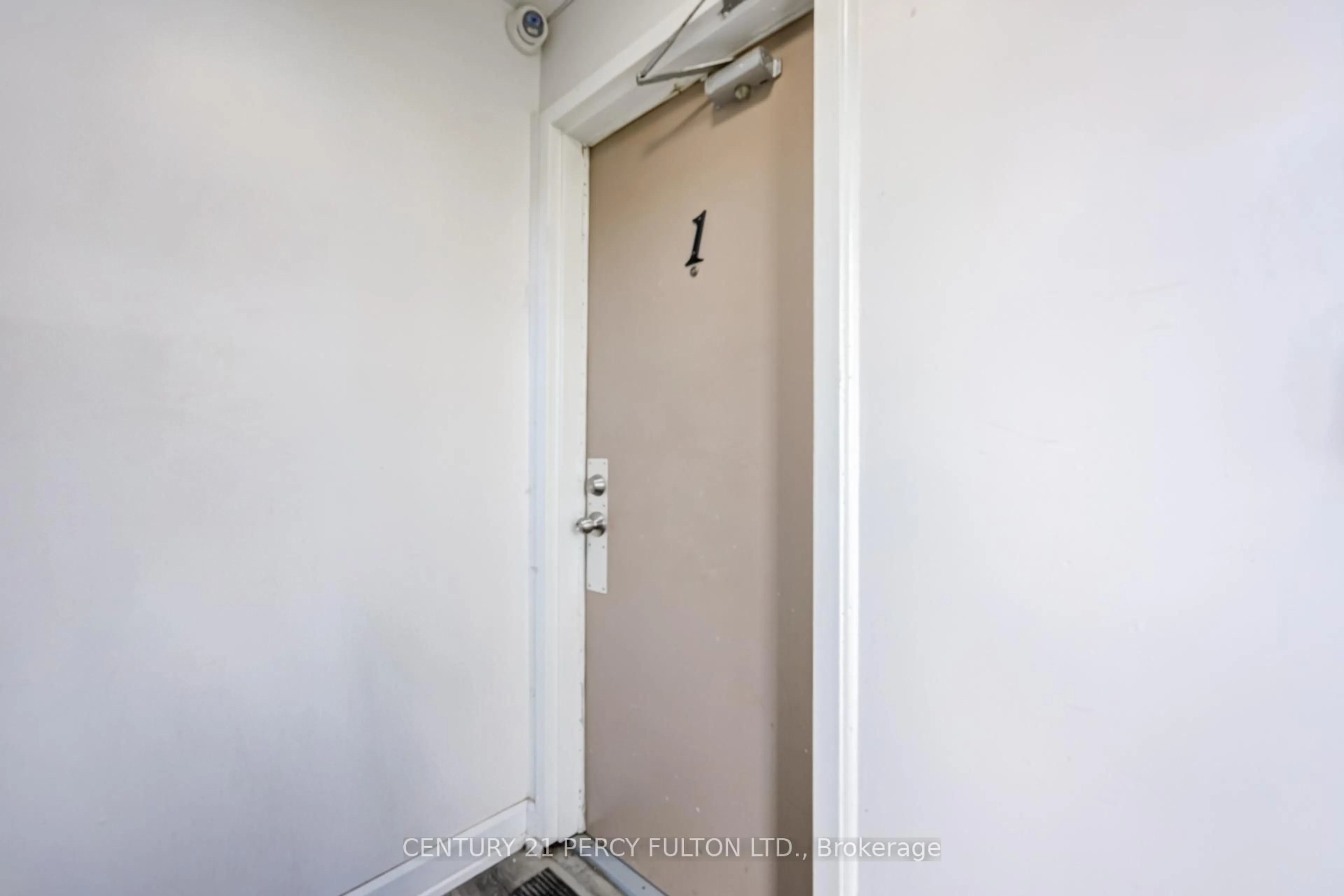 Indoor entryway for 1100 Simcoe St, Oshawa Ontario L1H 4L6